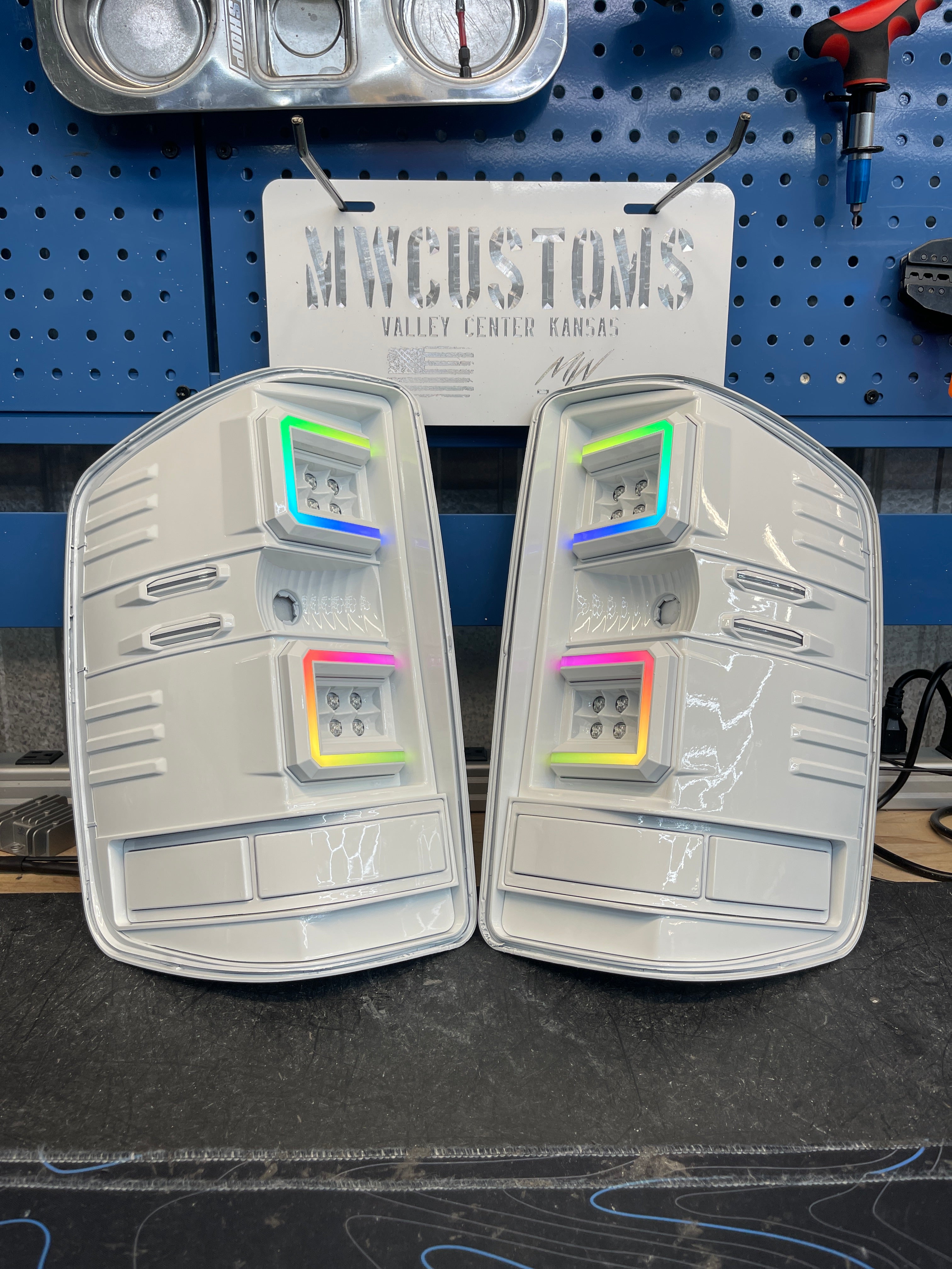 2014-18 CHEVROLET SILVERADO C BAR TAIL LIGHTS