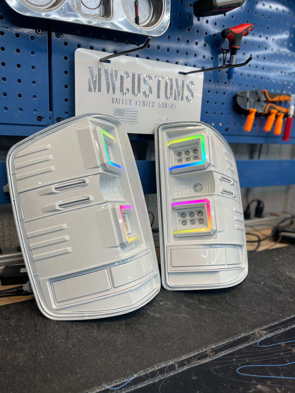 2014-18 CHEVROLET SILVERADO C BAR TAIL LIGHTS