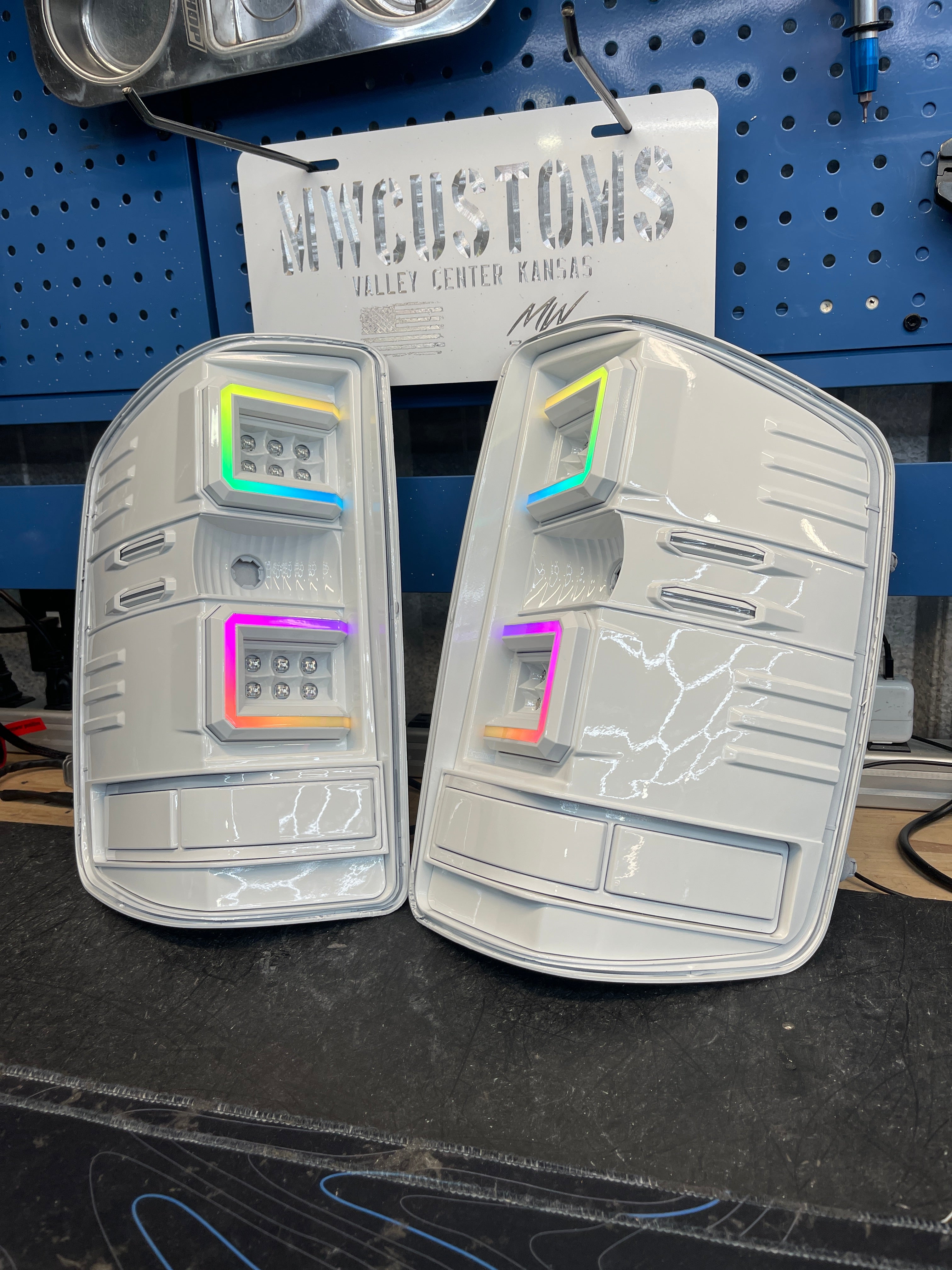 2014-18 CHEVROLET SILVERADO C BAR TAIL LIGHTS