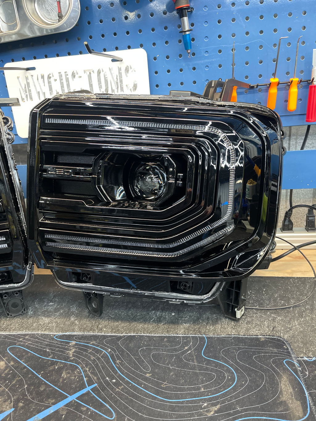 2014-2018 GMC SIERRA 1500 | 2014-2019 GMC SIERRA HD LED PROJECTOR HEADLIGHT