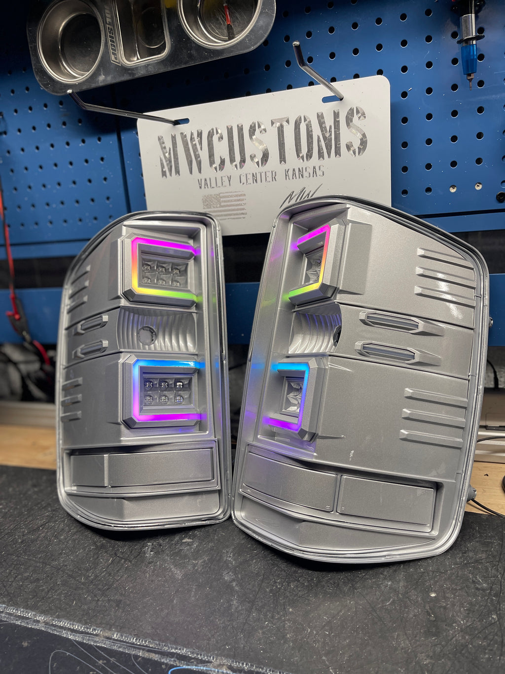 2014-18 CHEVROLET SILVERADO C BAR TAIL LIGHTS