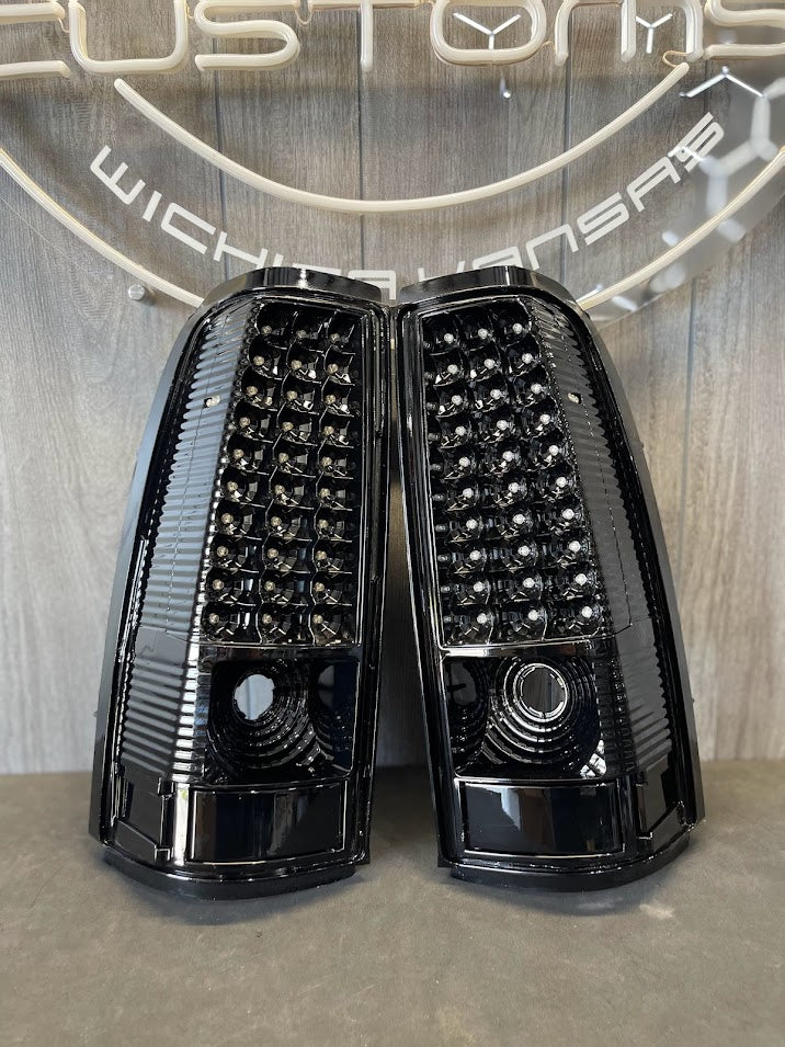 99-06 GMC SIERRA/2003-07 CHEVROLET SILVERADO TAIL LIGHTS
