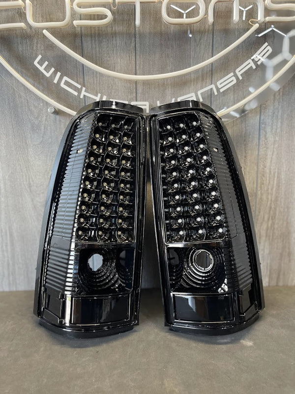 PRE-BUILT 99-06 GMC SIERRA/2003-07 CHEVROLET SILVERADO TAIL LIGHTS