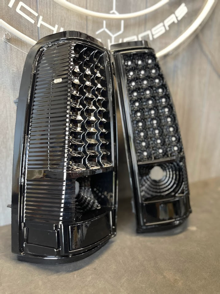 99-06 GMC SIERRA/2003-07 CHEVROLET SILVERADO TAIL LIGHTS