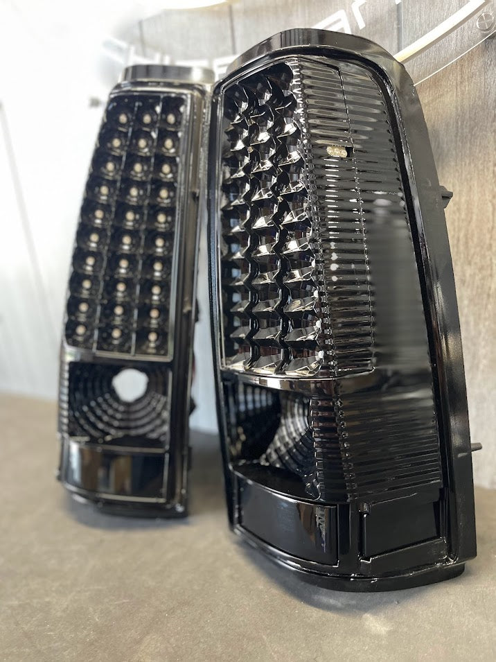 99-06 GMC SIERRA/2003-07 CHEVROLET SILVERADO TAIL LIGHTS