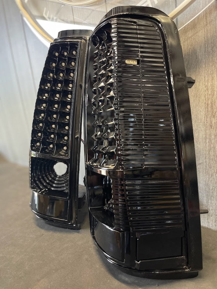 99-06 GMC SIERRA/2003-07 CHEVROLET SILVERADO TAIL LIGHTS