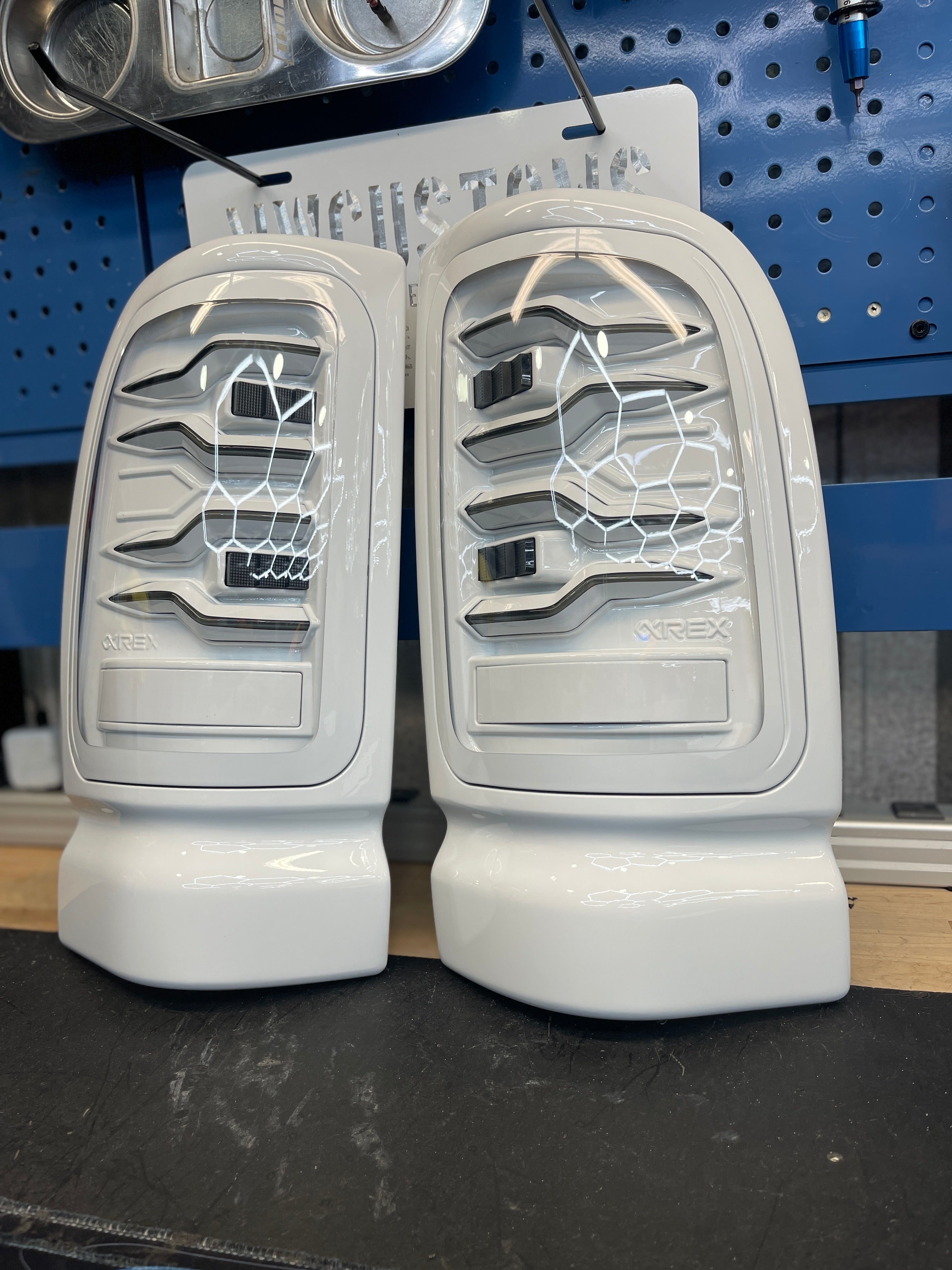 1994 - 01 DODGE RAM 1500 / 1994 - 02 DODGE RAM 2500/3500 LUXX SERIES LED TAIL LIGHTS