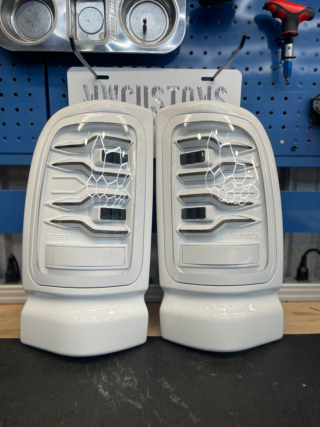 1994 - 01 DODGE RAM 1500 / 1994 - 02 DODGE RAM 2500/3500 LUXX SERIES LED TAIL LIGHTS