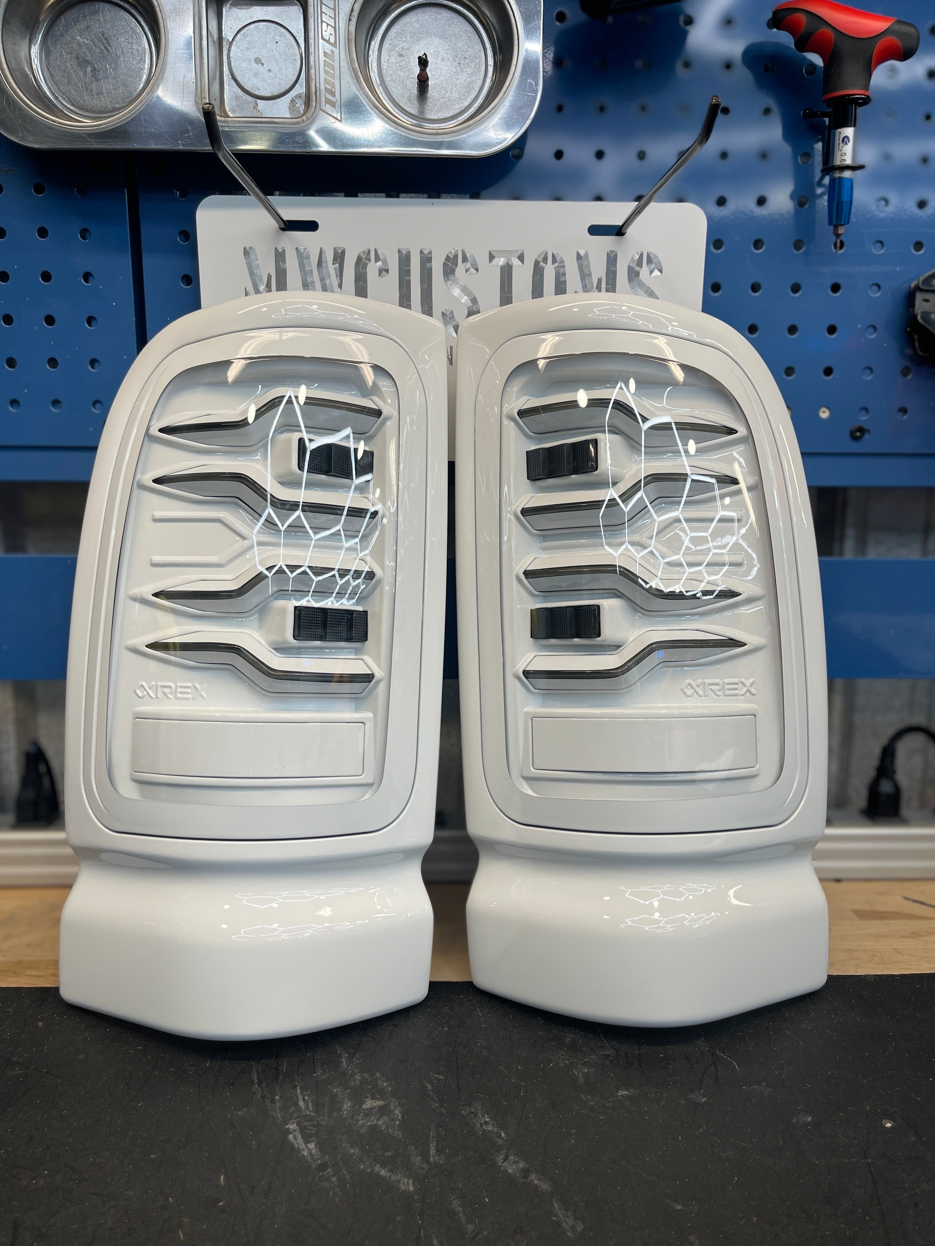 1994 - 01 DODGE RAM 1500 / 1994 - 02 DODGE RAM 2500/3500 LUXX SERIES LED TAIL LIGHTS