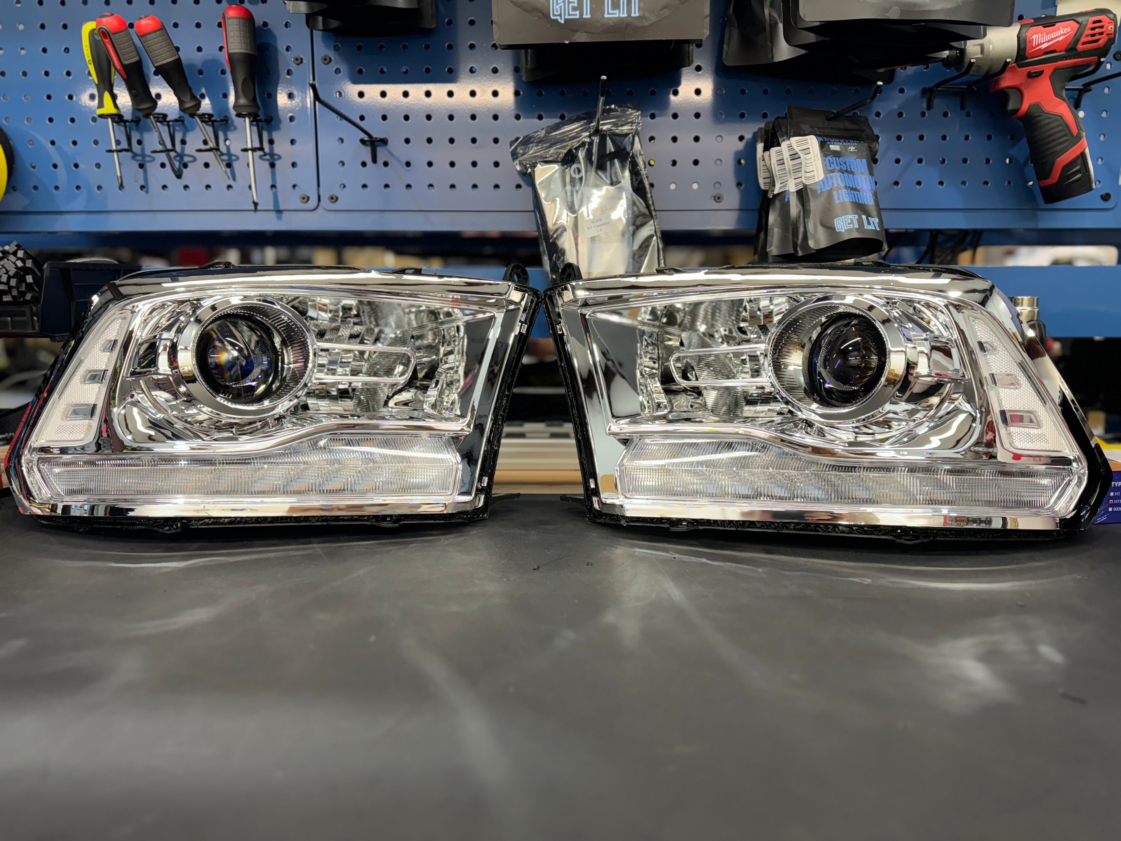 2009-18 DODGE RAM PROJECTOR HEADLIGHTS