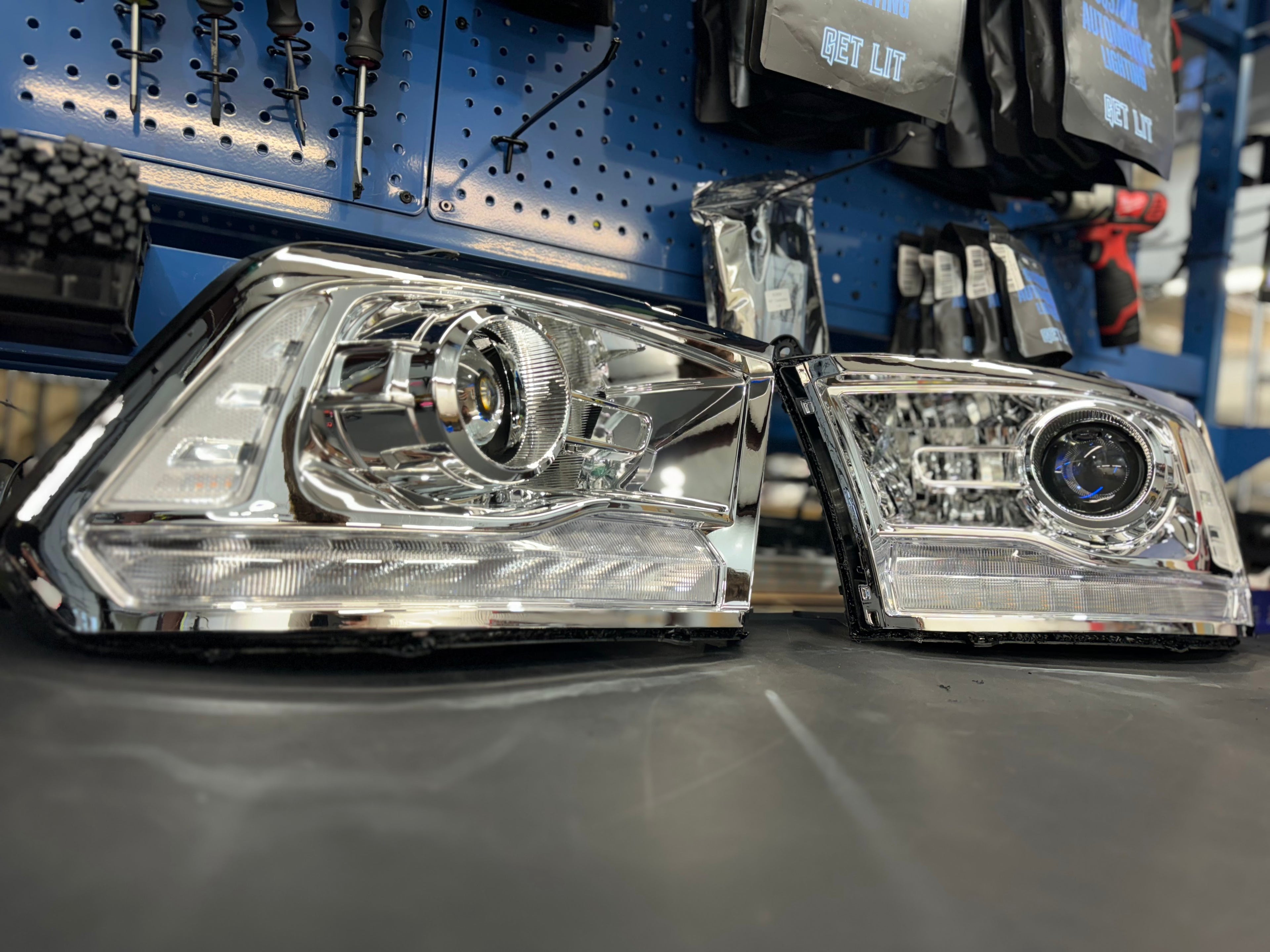 2009-18 DODGE RAM PROJECTOR HEADLIGHTS