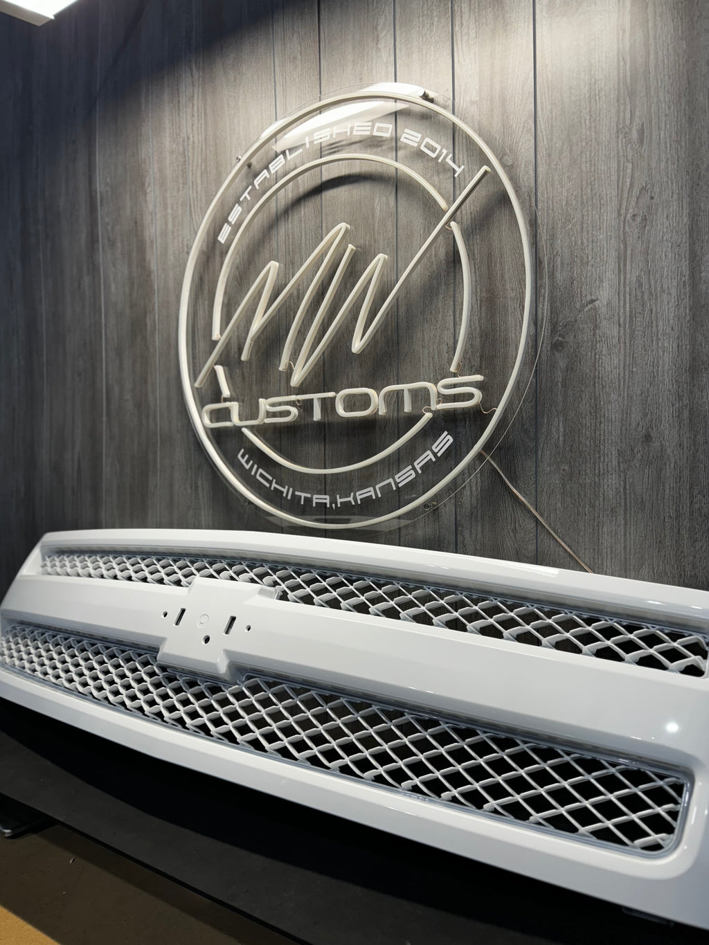 2007 - 13 CHEVY SILVERADO GRILLE *PAINT CODE: 8624* (OPEN BOX)