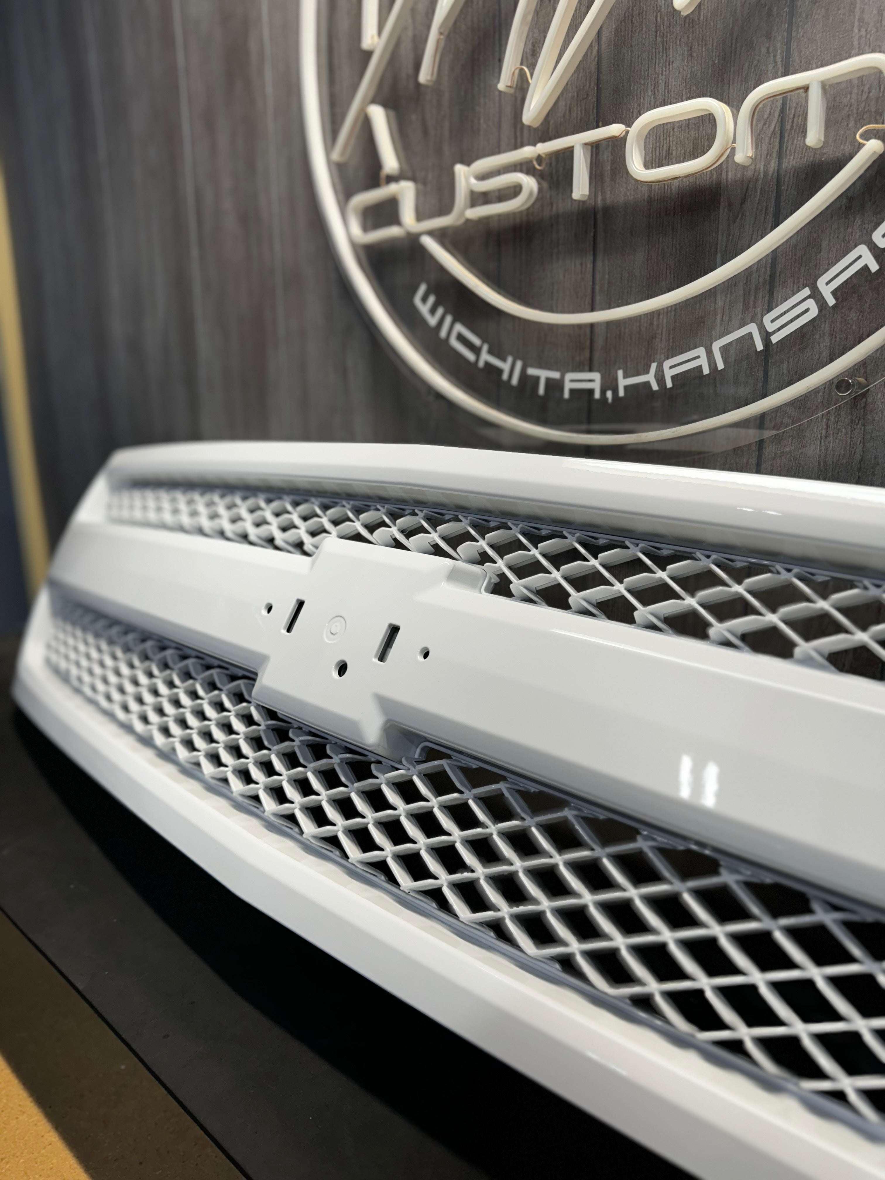 2007 - 13 CHEVY SILVERADO GRILLE *PAINT CODE: 8624* (OPEN BOX)