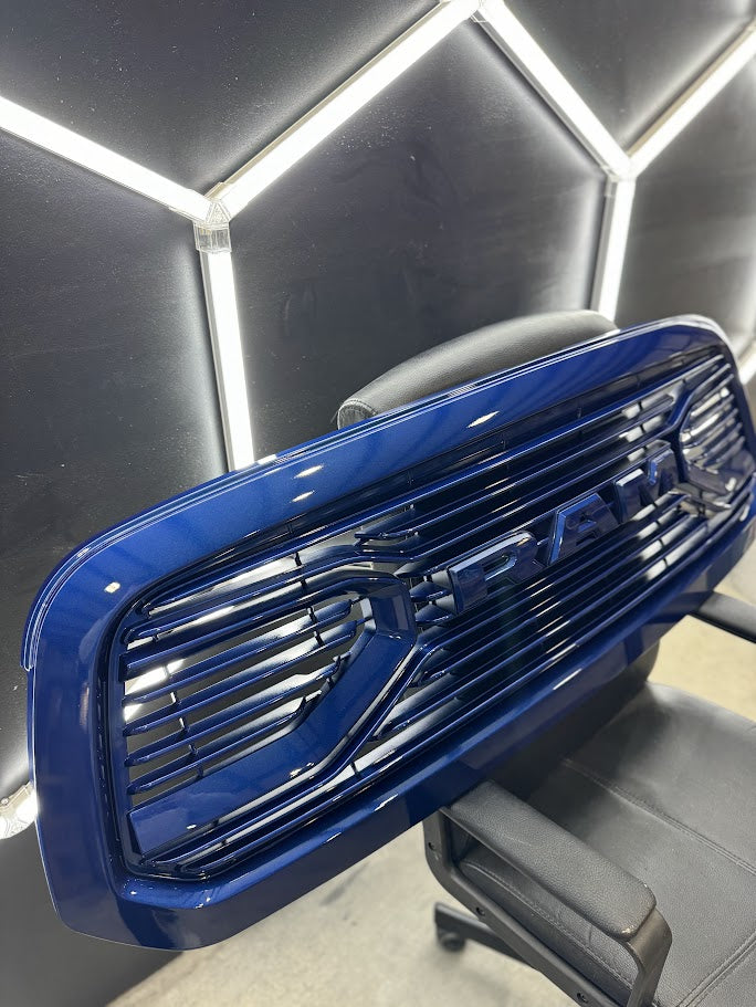 2009 - 18 DODGE RAM 1500 FRONT GRILLE NON-DRL *PAINT CODE: PCL* *RAM EMBLEM INCLUDED*