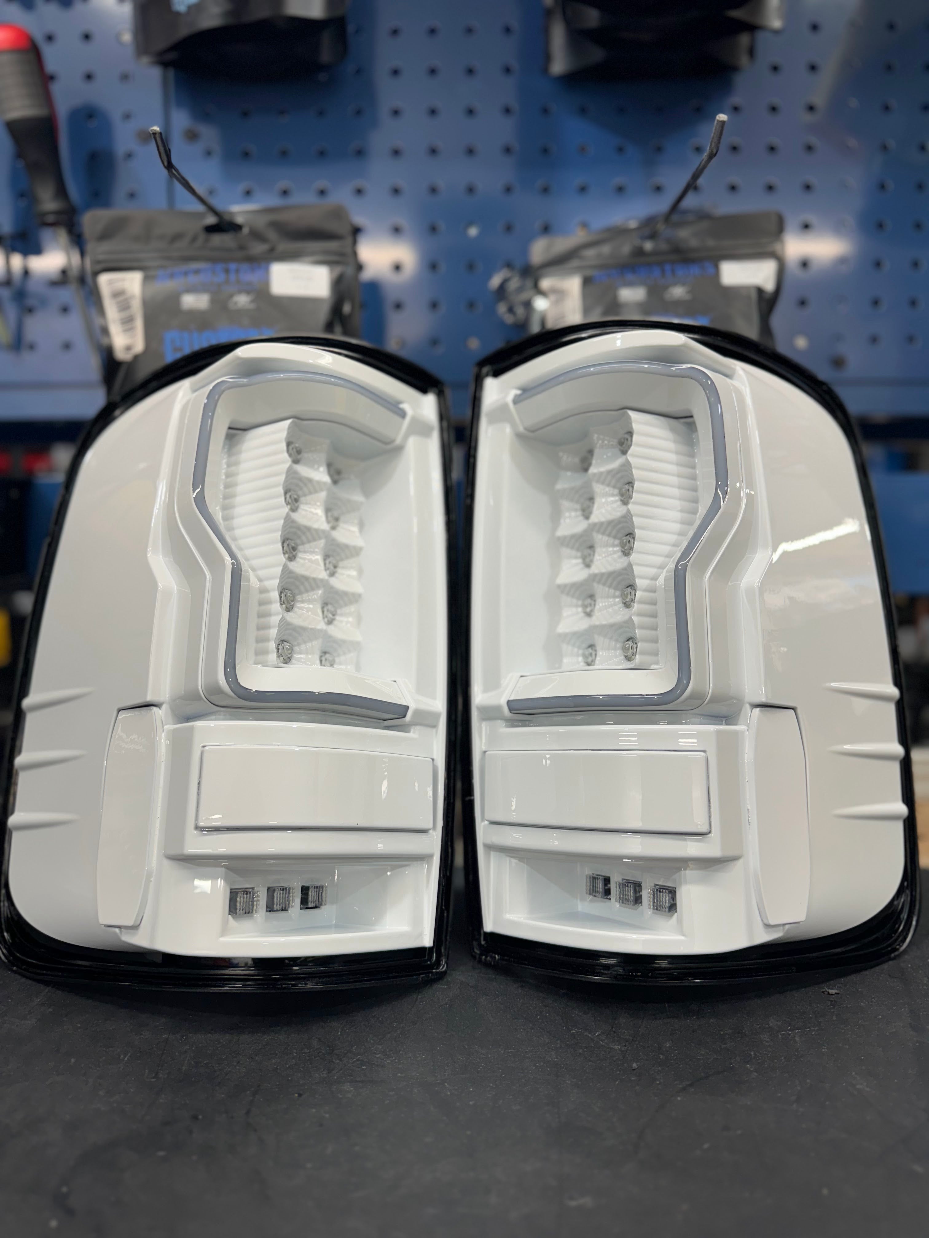 2004 - 08 F-150 C Bar Style Tail Light