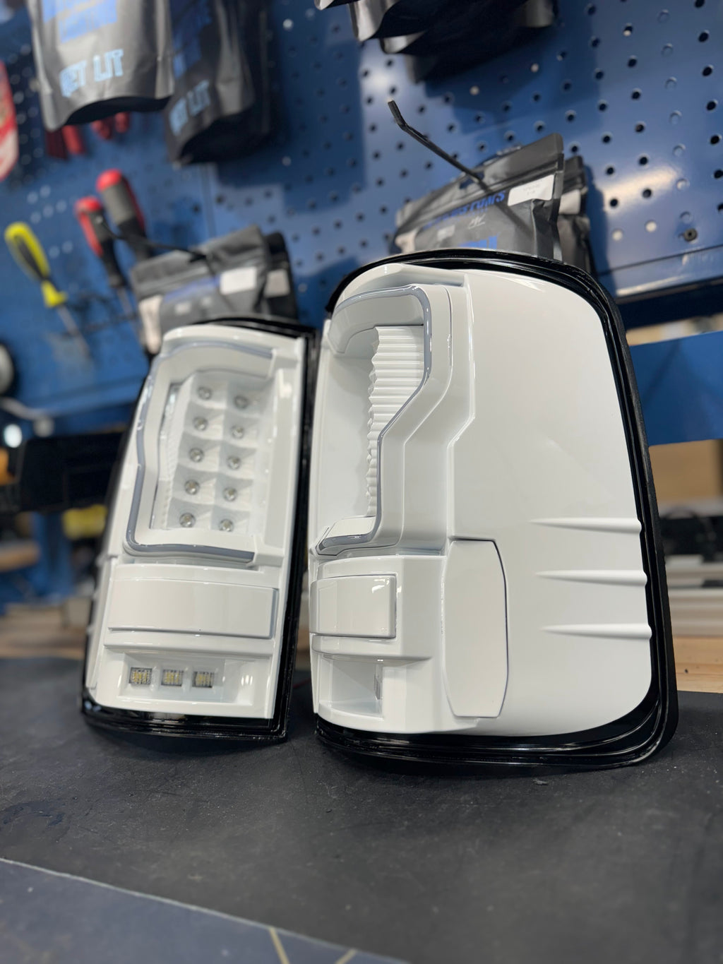 2004 - 08 F-150 C Bar Style Tail Light