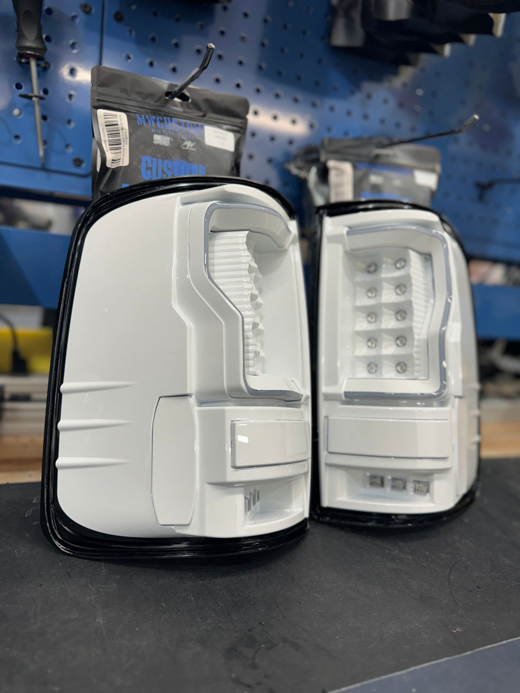 2004 - 08 F-150 C Bar Style Tail Light