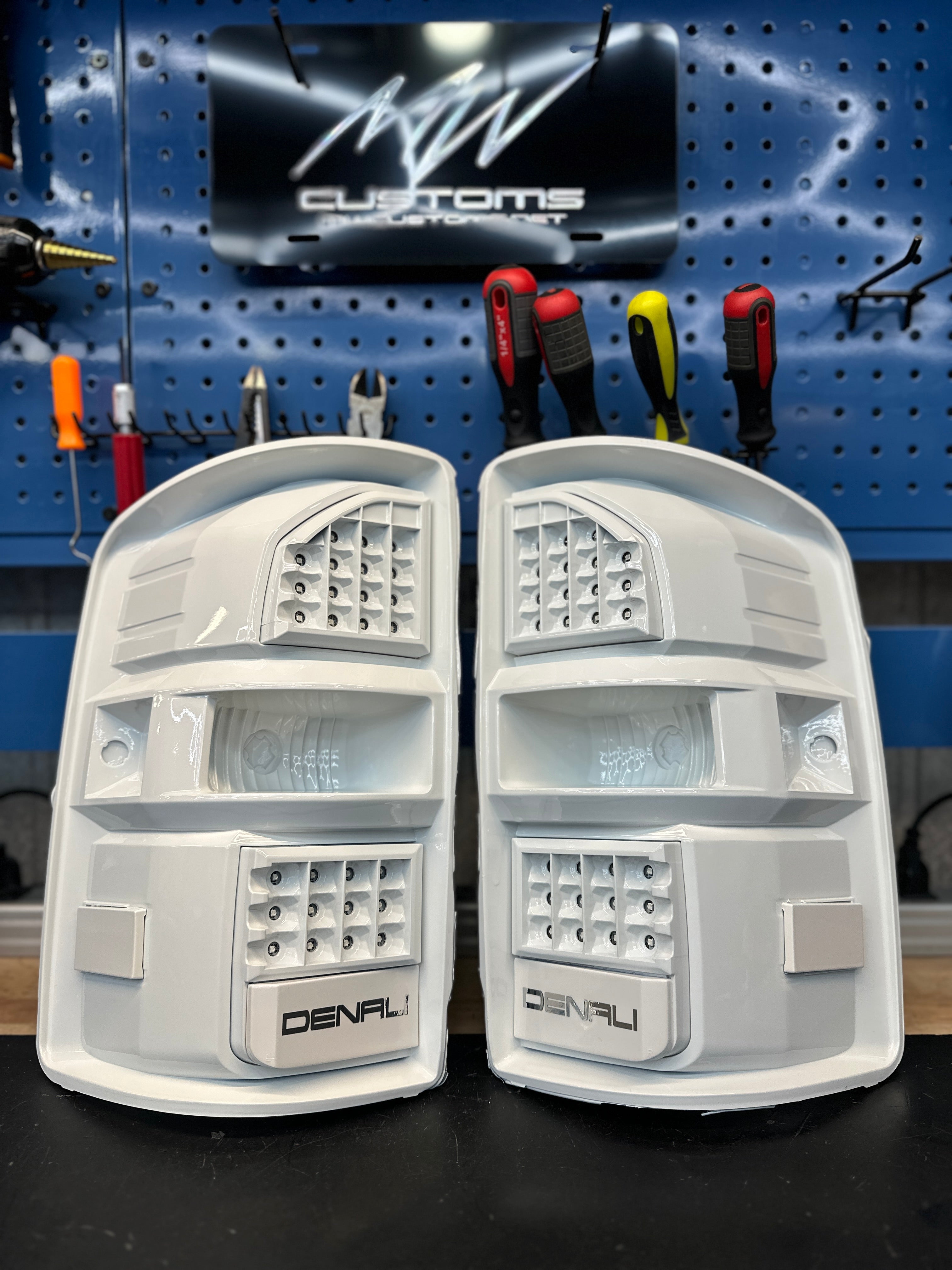 2014 - 18 1500 / 2014 - 19 HD GMC SIERRA LED TAIL LIGHTS