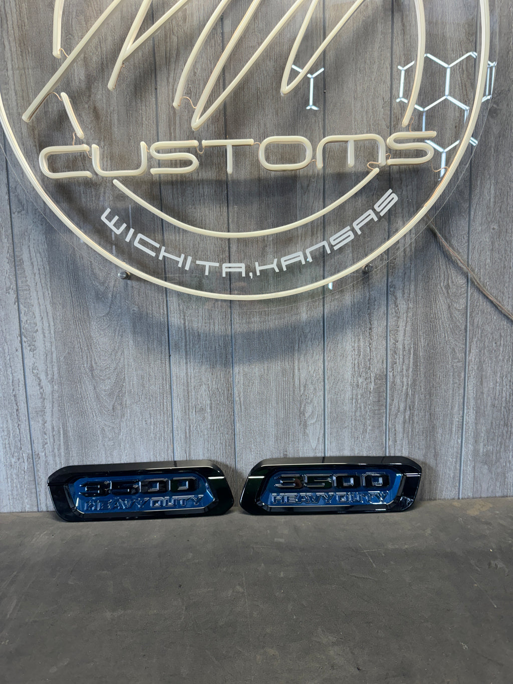 2019+ DODGE RAM HD HOOD EMBLEM *PAINT CODE: PPX AND GLOSS BLACK*