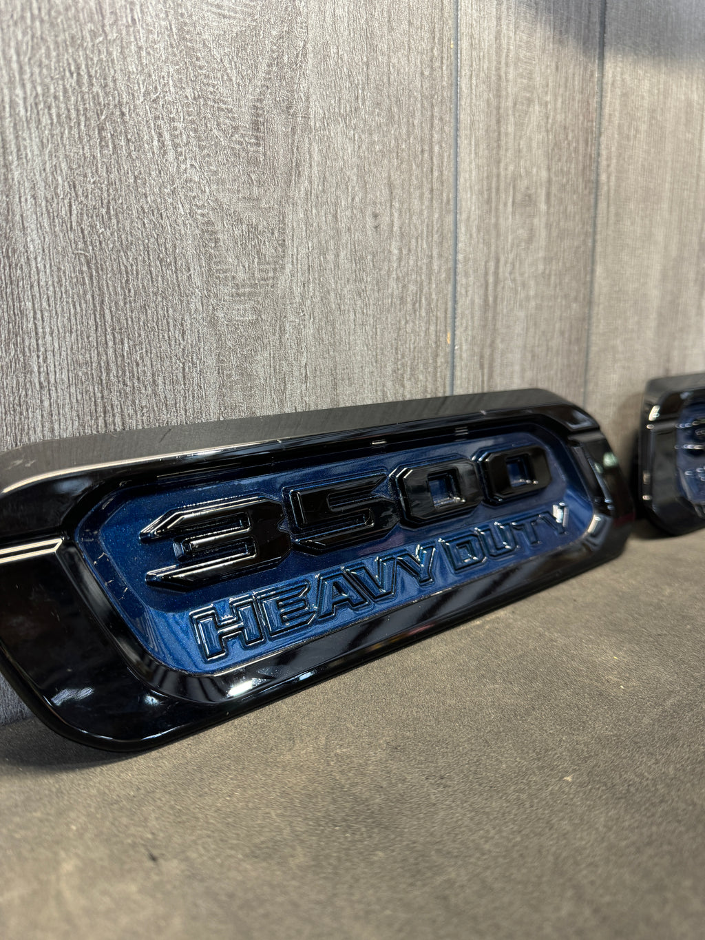 2019+ DODGE RAM HD HOOD EMBLEM *PAINT CODE: PPX AND GLOSS BLACK*