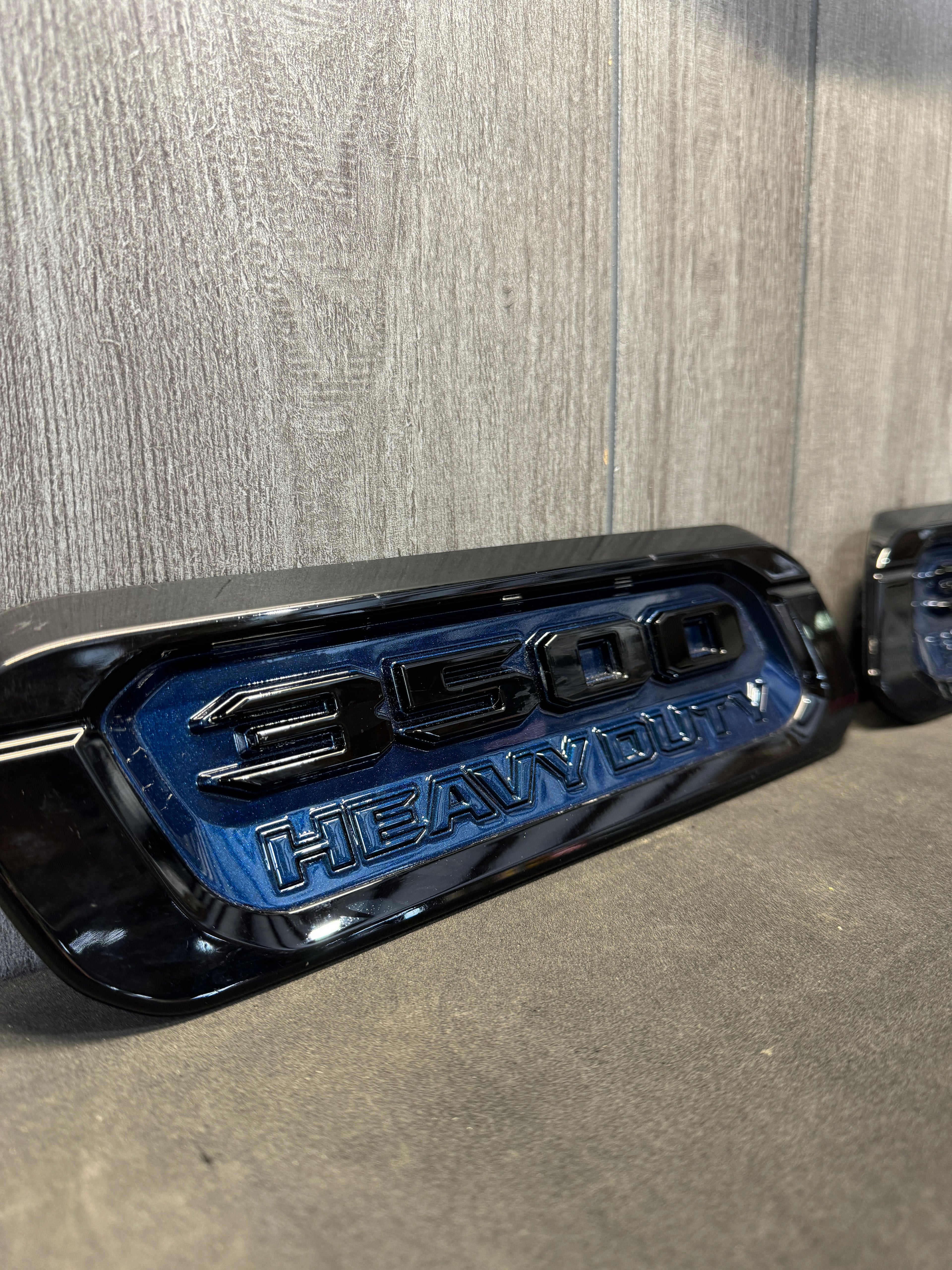 2019+ DODGE RAM HD HOOD EMBLEM *PAINT CODE: PPX AND GLOSS BLACK*