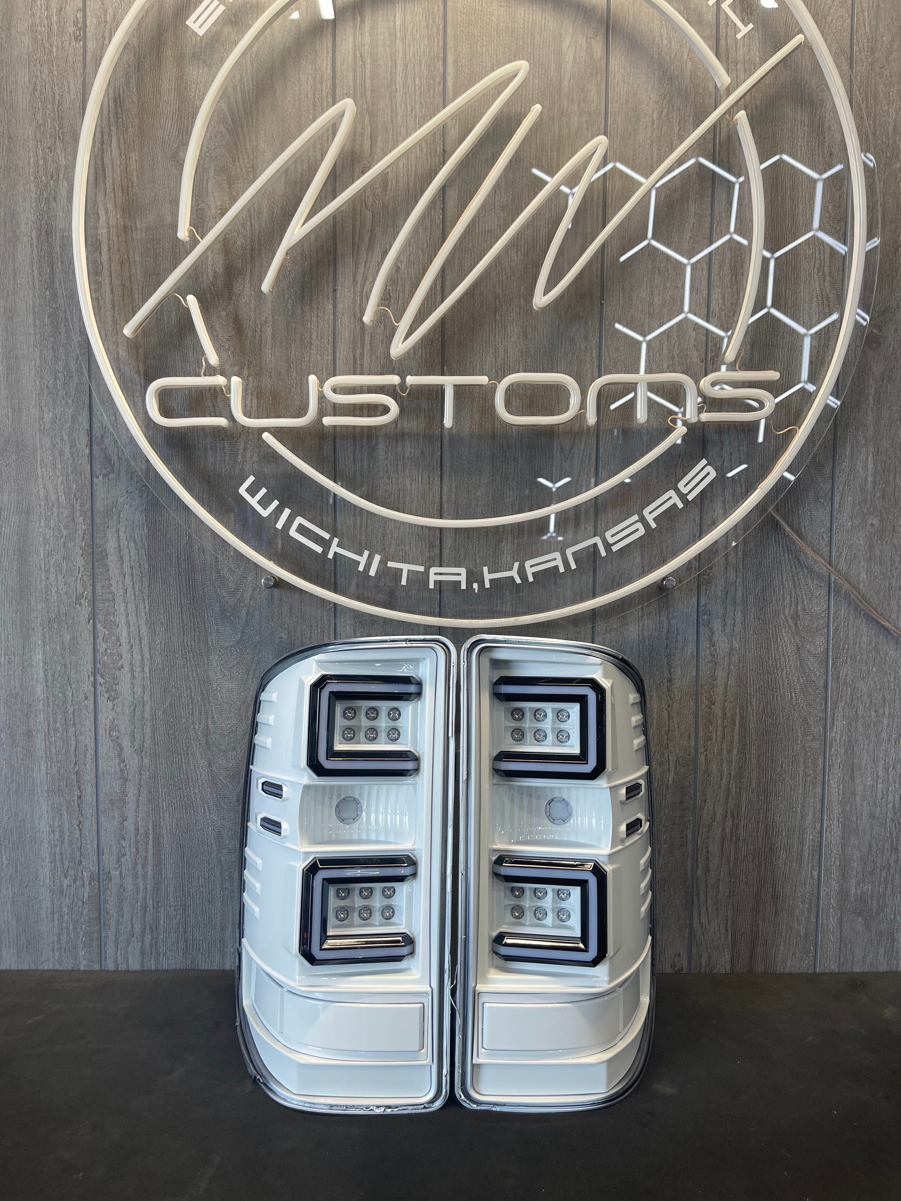 2014-18 CHEVROLET SILVERADO C BAR TAIL LIGHTS