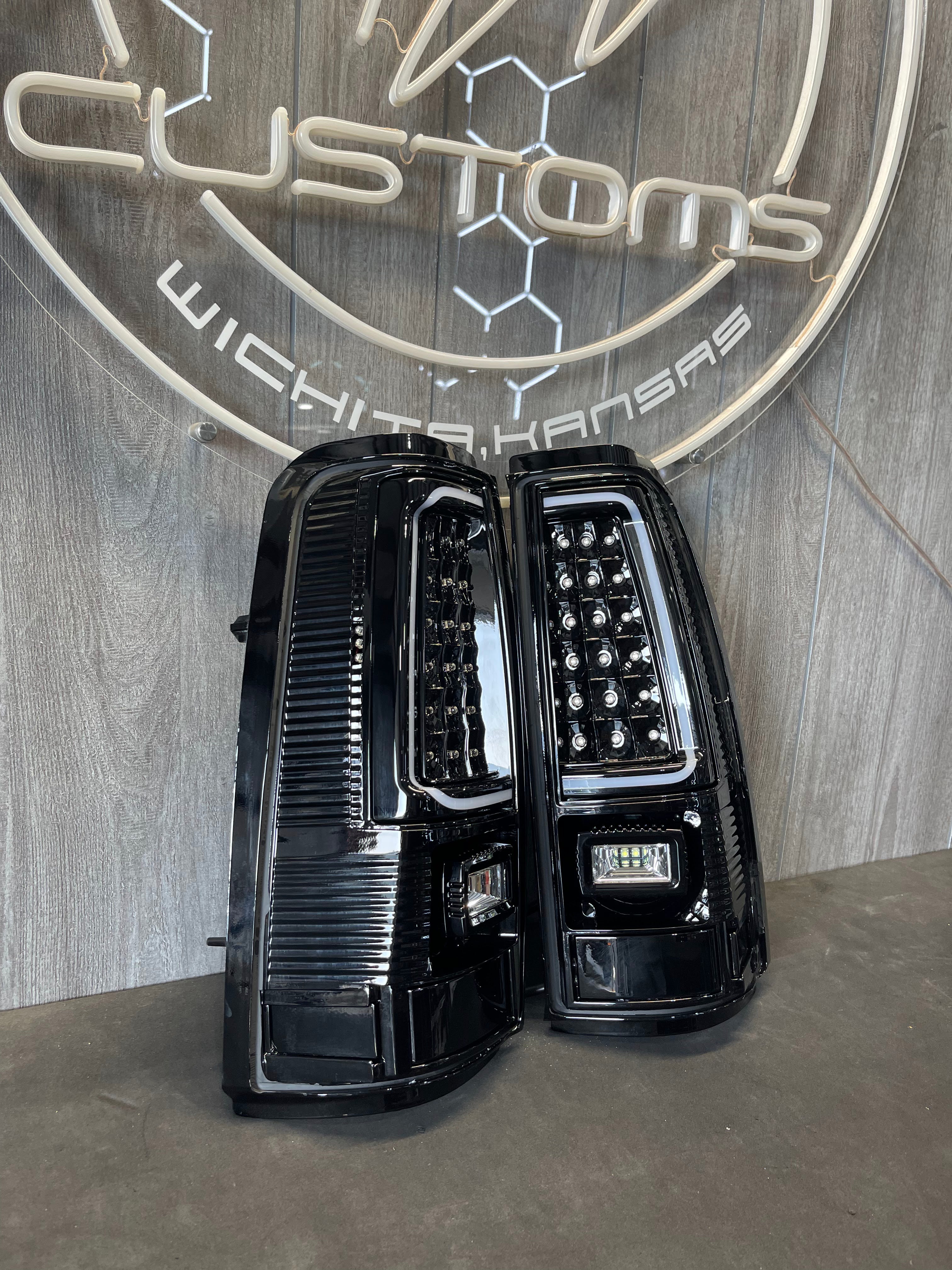 99-06 GMC SIERRA/2003-07 CHEVROLET SILVERADO C BAR TAIL LIGHTS