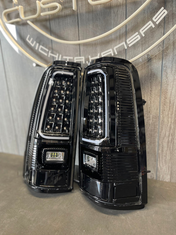 PRE-BUILT 99-06 GMC SIERRA/2003-07 CHEVROLET SILVERADO C BAR TAIL LIGHTS