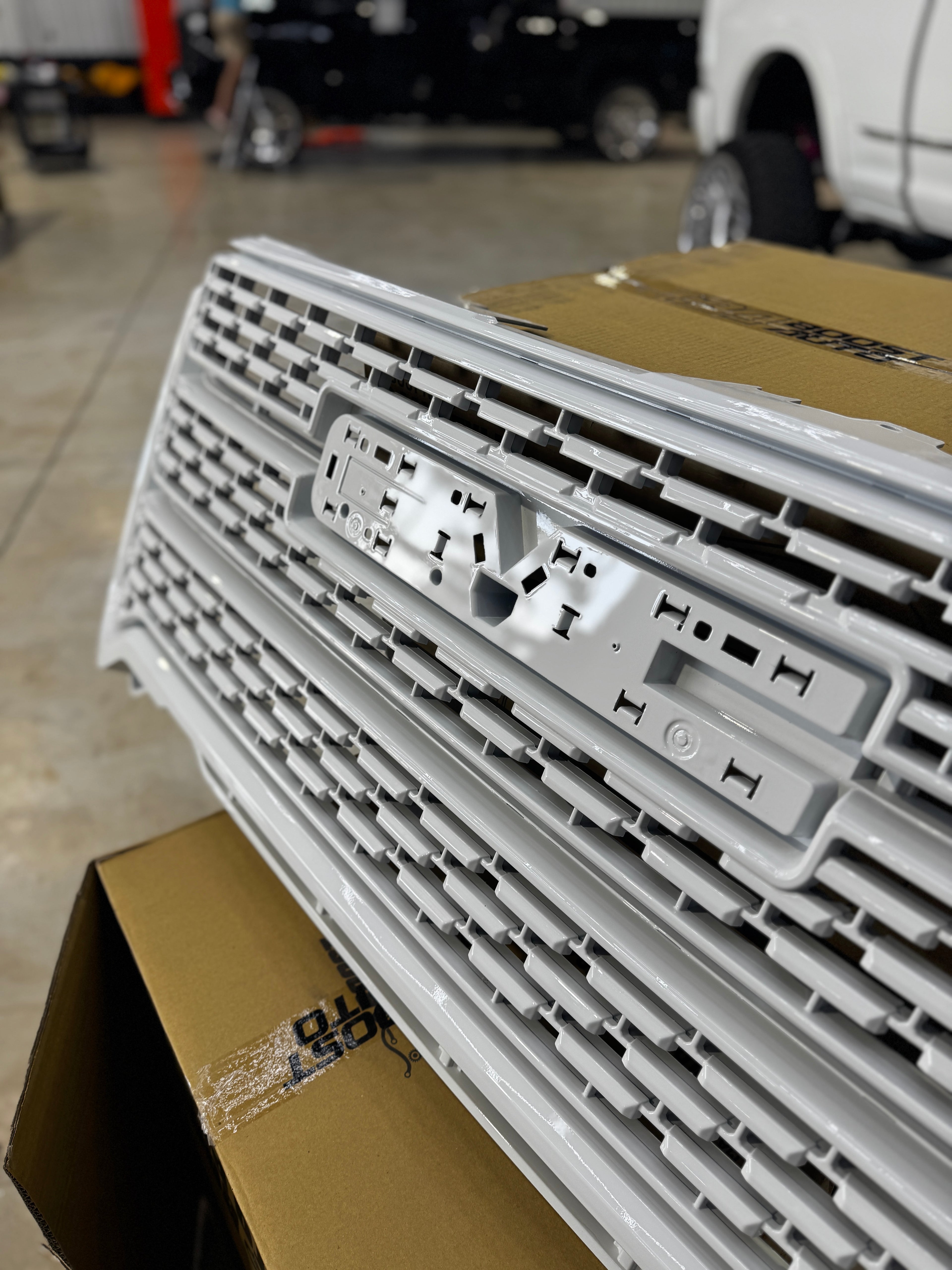 2020 - 23 GMC SIERRA HD FRONT GRILLE