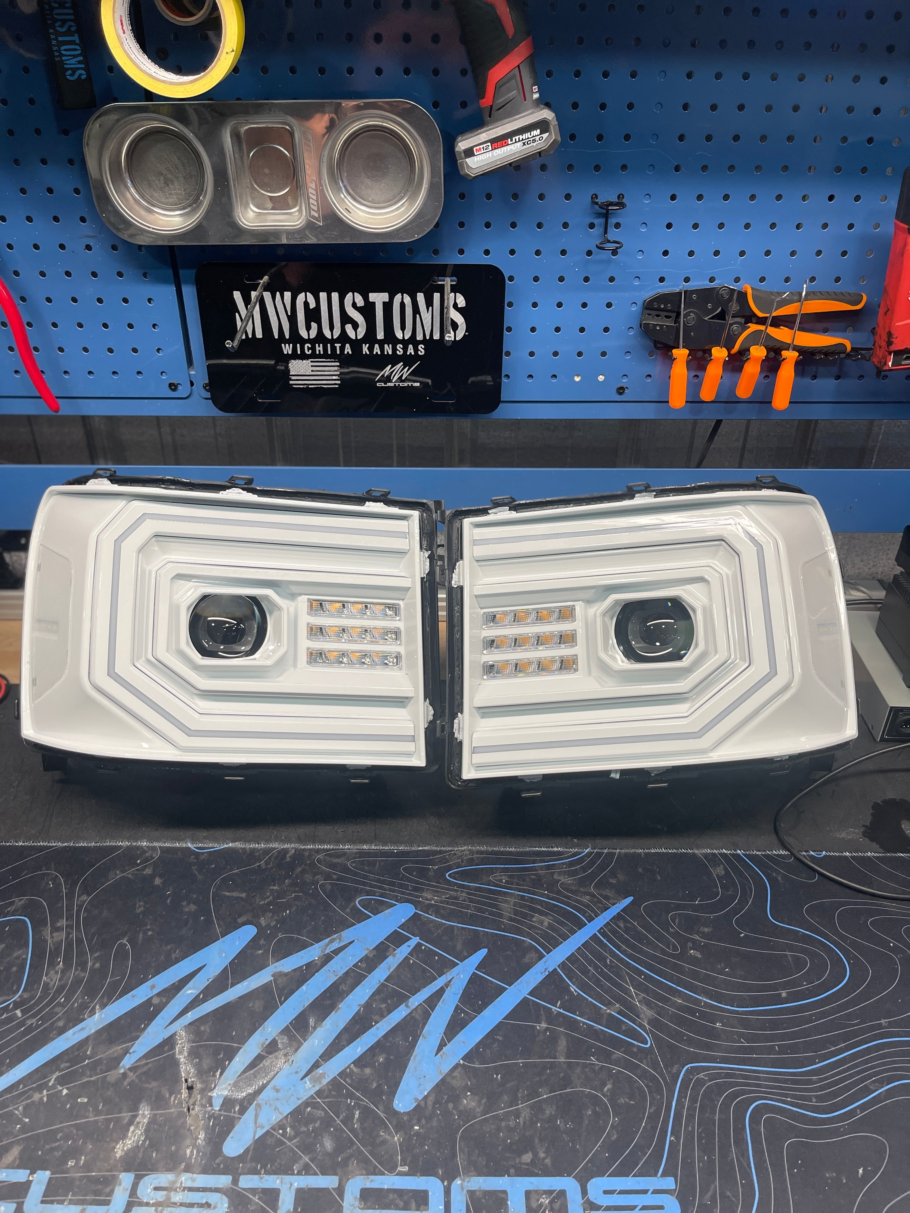 2007-13 GMC SIERRA ALPHAREX HEADLIGHTS