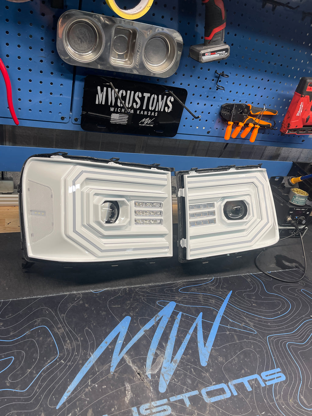 2007-13 GMC SIERRA ALPHAREX HEADLIGHTS