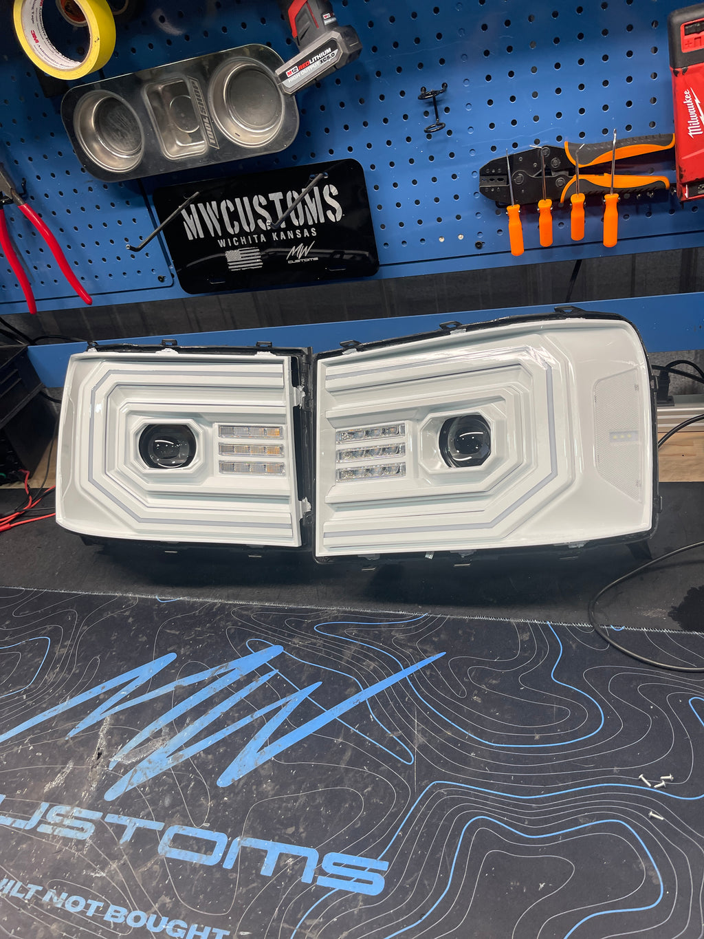 2007-13 GMC SIERRA ALPHAREX HEADLIGHTS