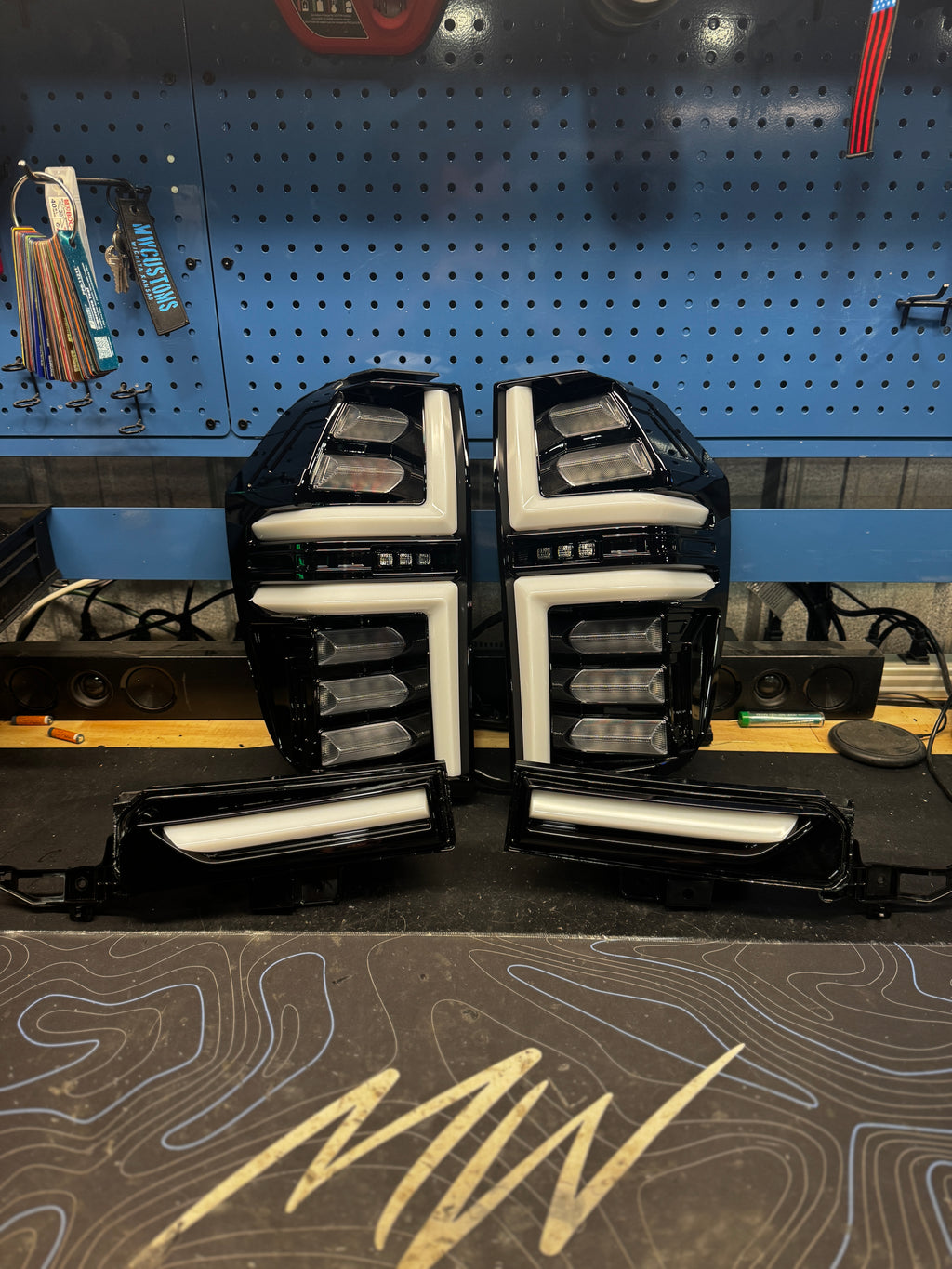 2021 - 24 CHEVY TAHOE / SUBURBAN TAIL LIGHTS