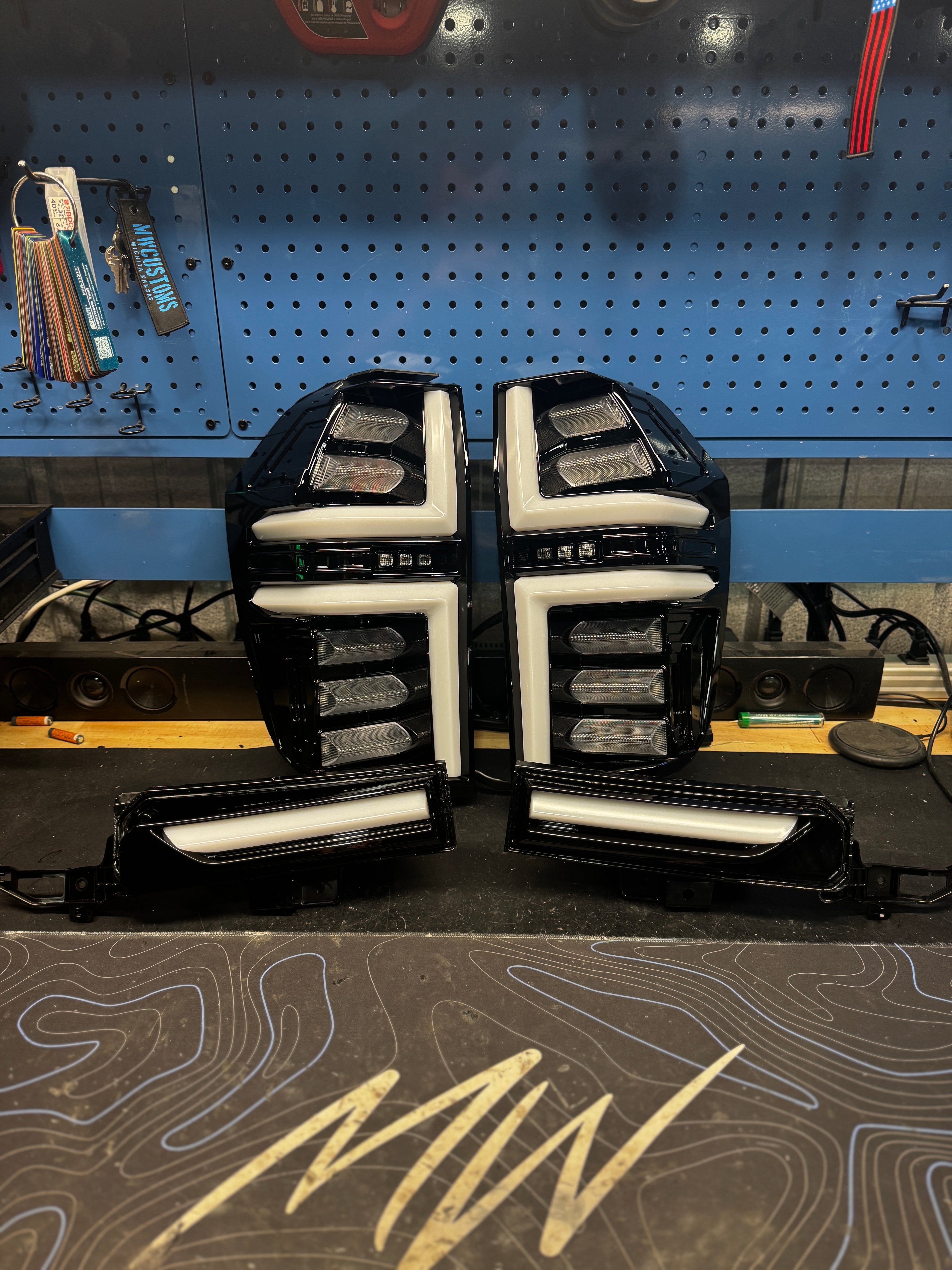 2021 - 24 CHEVY TAHOE / SUBURBAN TAIL LIGHTS