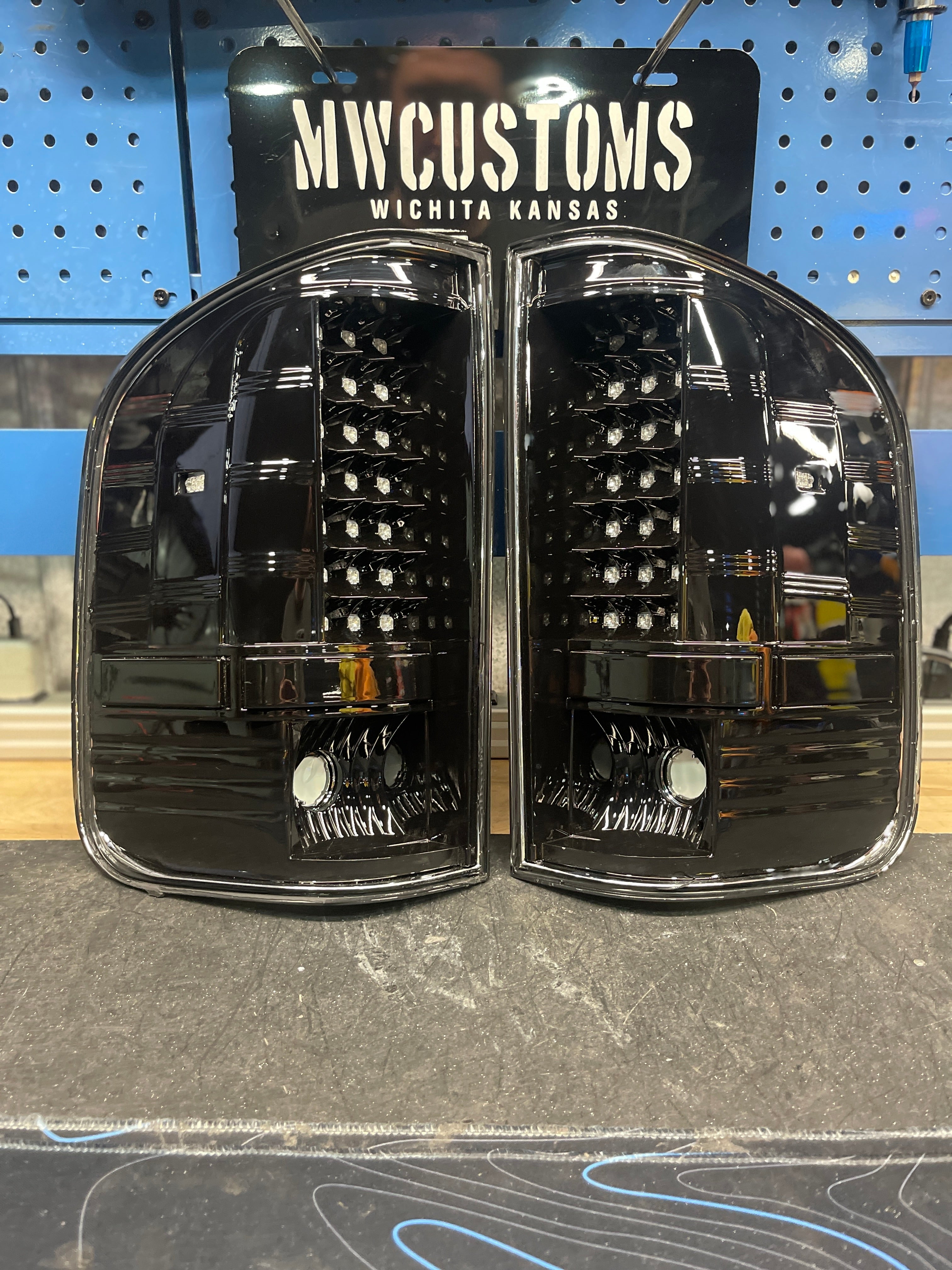 2007.5 - 13 CHEVY SILVERADO LED TAIL LIGHTS