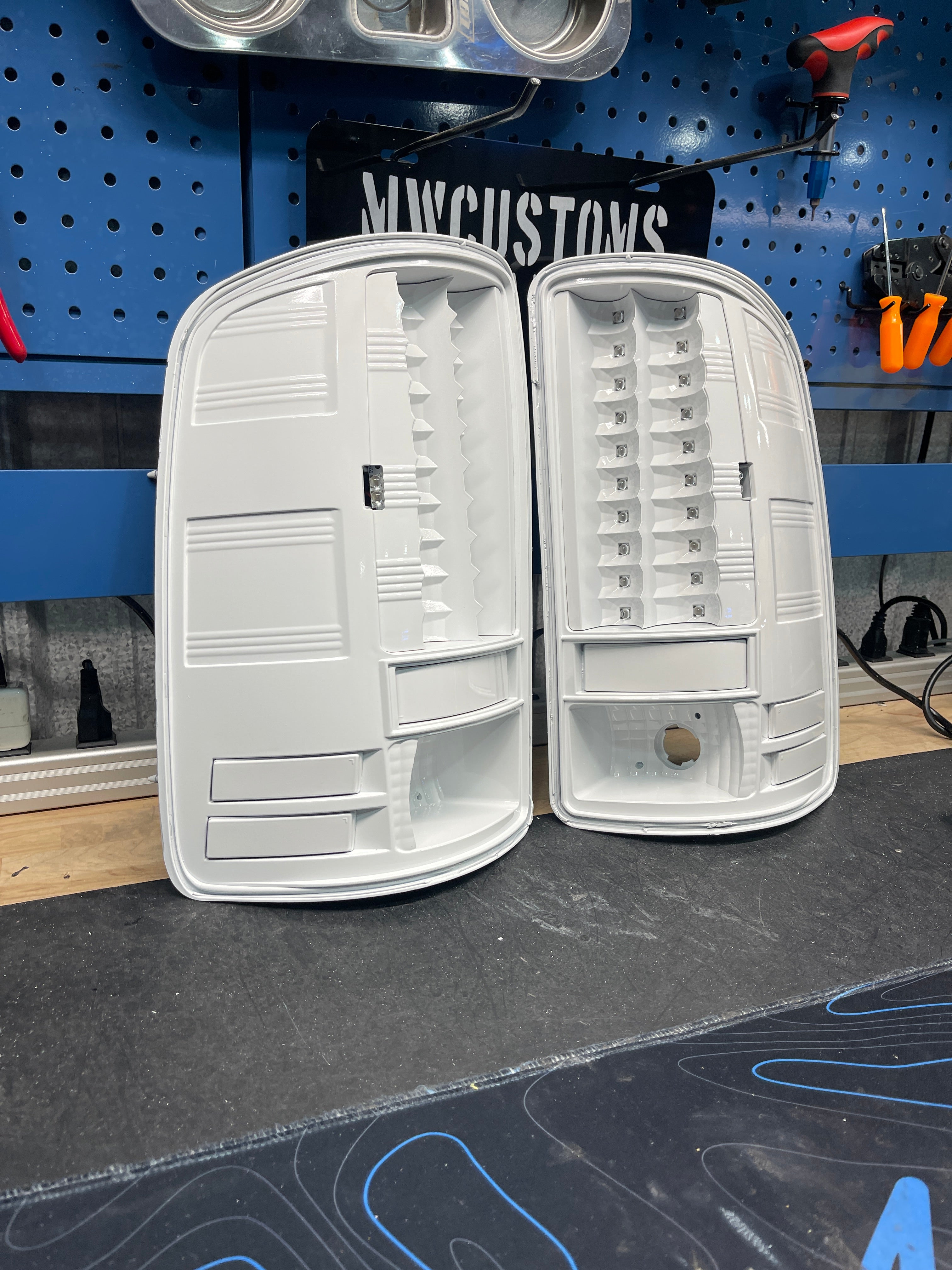 2007.5 - 13 GMC SIERRA LED TAIL LIGHTS