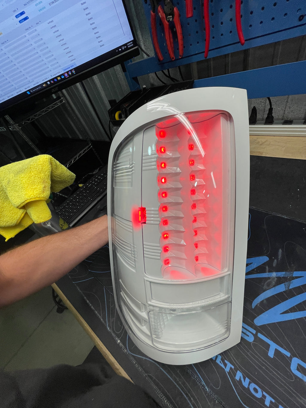 2007.5 - 13 GMC SIERRA LED TAIL LIGHTS