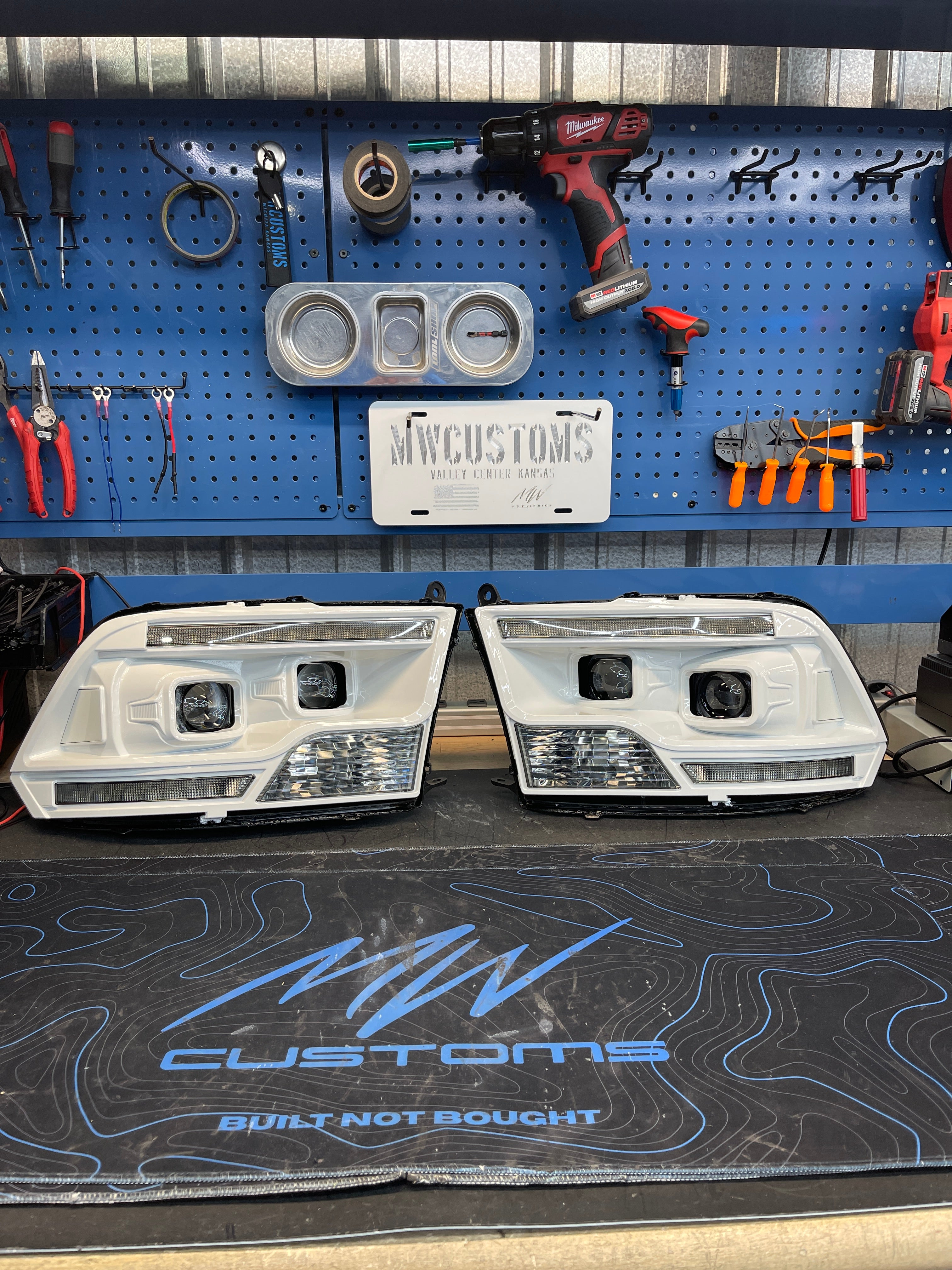 2009 - 18 RAM 1500 / 2010 - 18 RAM 2500/3500 MORIMOTO HYBRID HEADLIGHTS