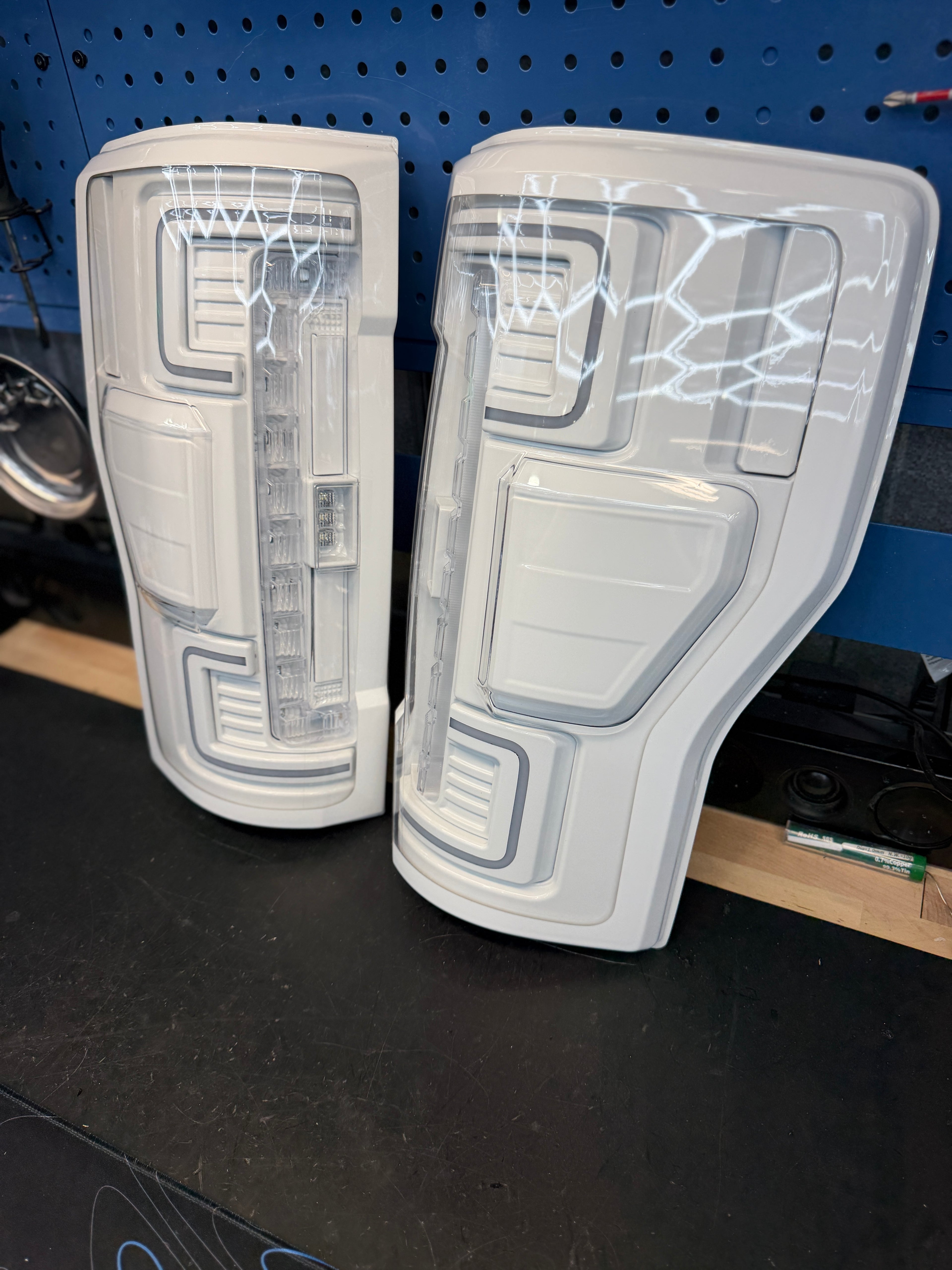 2017 - 19 FORD SUPER DUTY LED TAIL LIGHTS (Factory LED Only)
