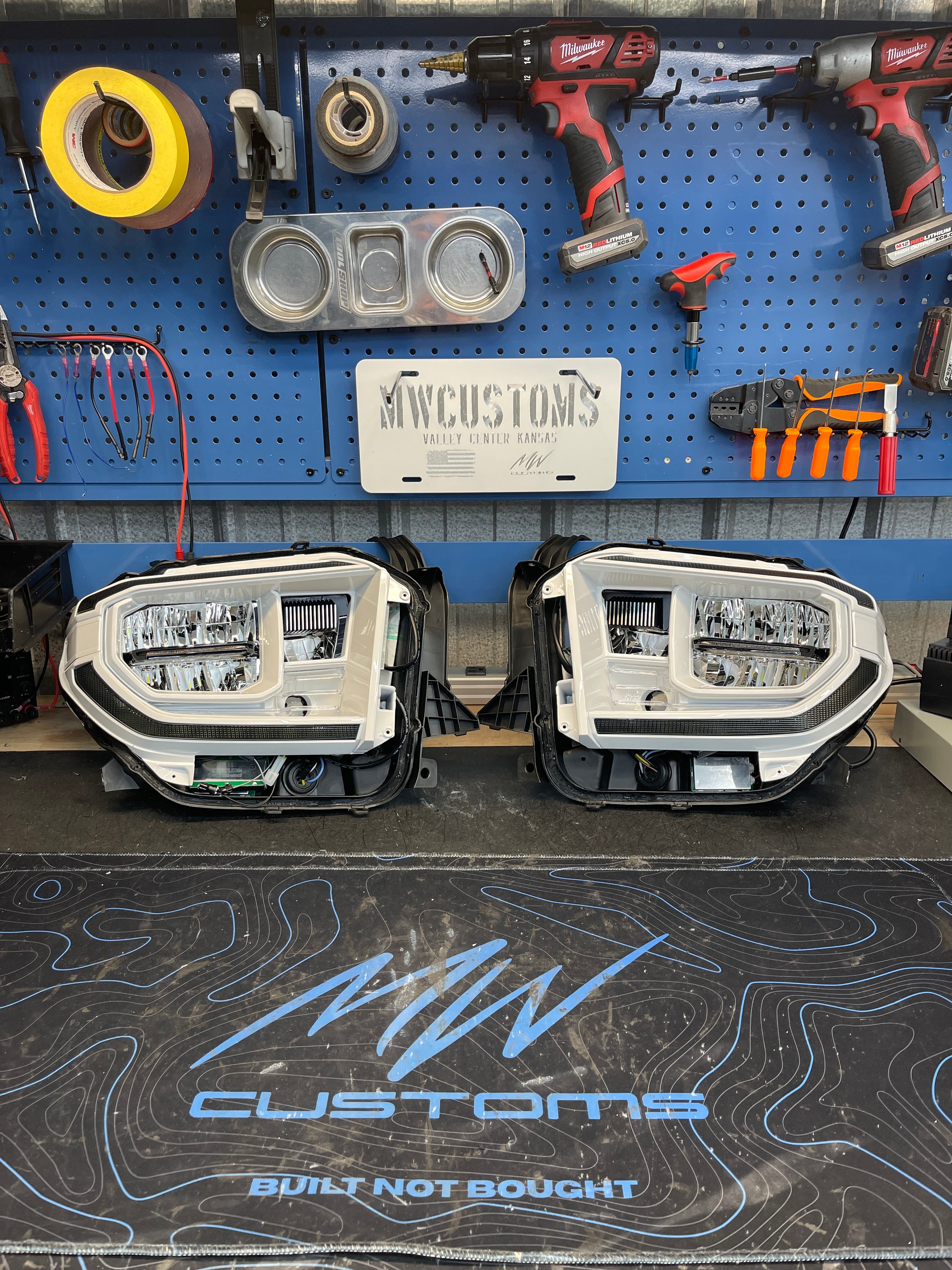 2014 - 21 TOYOTA TUNDRA ALPHAREX LUXX SERIES HEADLIGHT