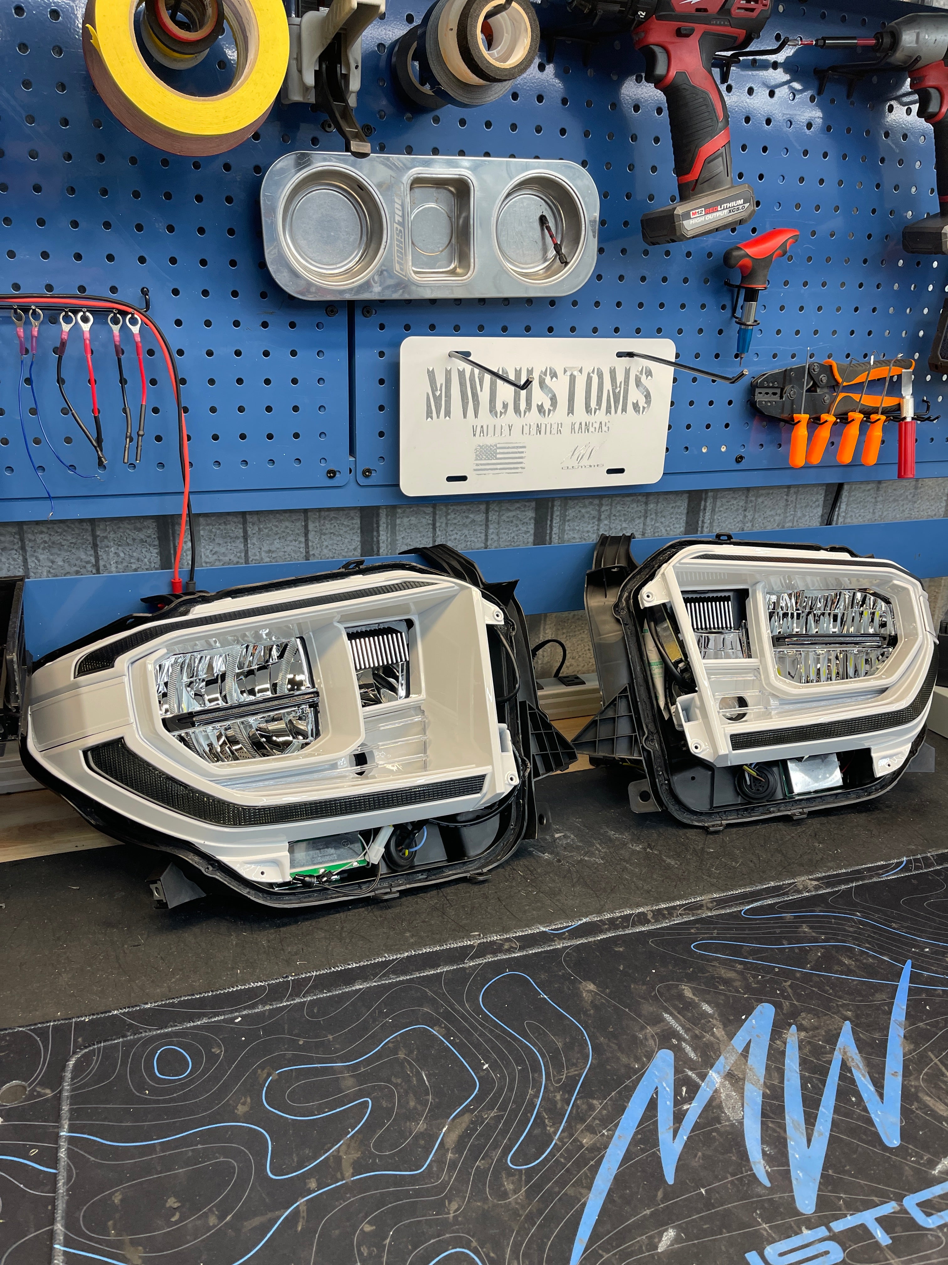 2014 - 21 TOYOTA TUNDRA ALPHAREX LUXX SERIES HEADLIGHT