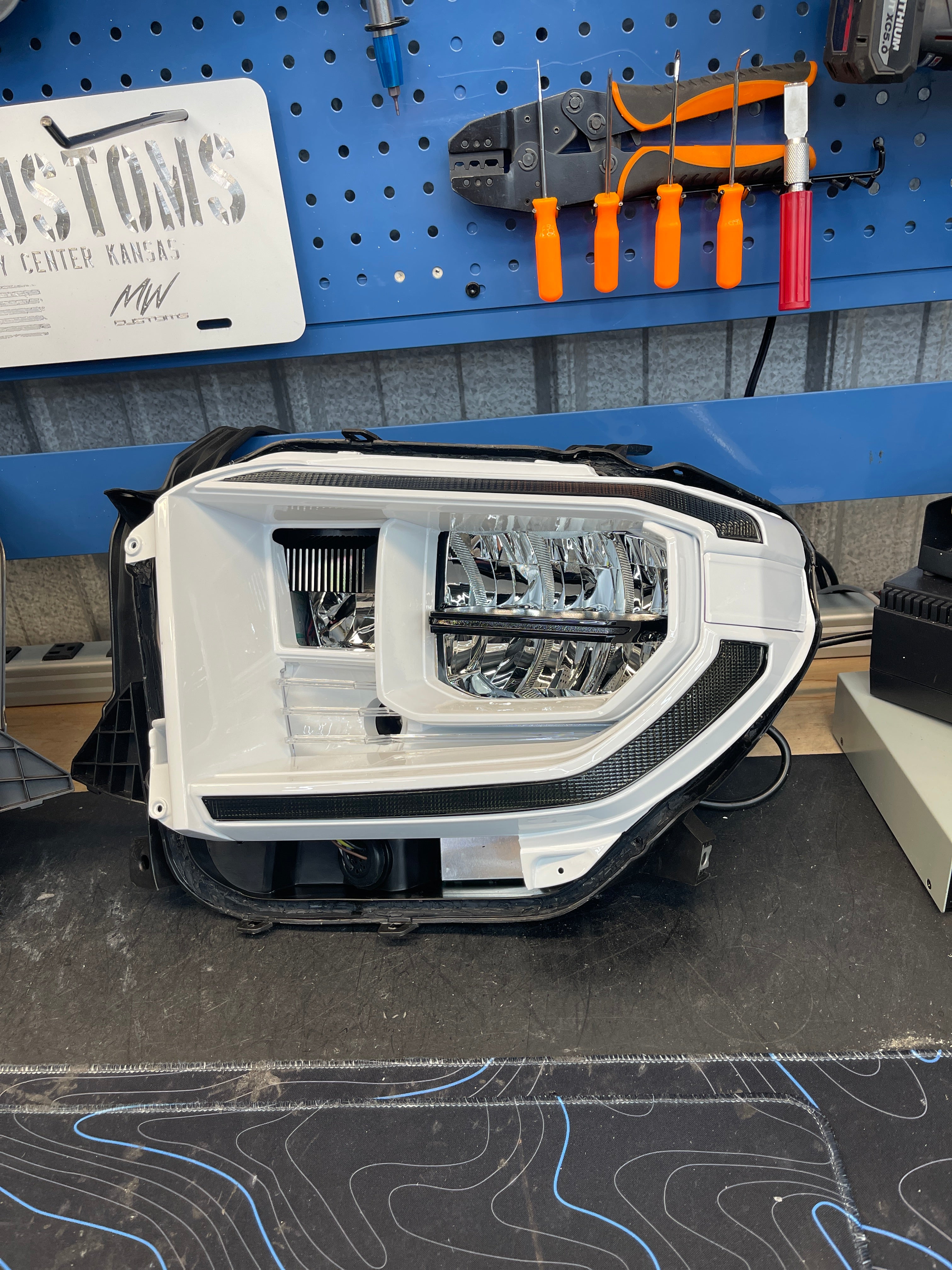 2014 - 21 TOYOTA TUNDRA ALPHAREX LUXX SERIES HEADLIGHT