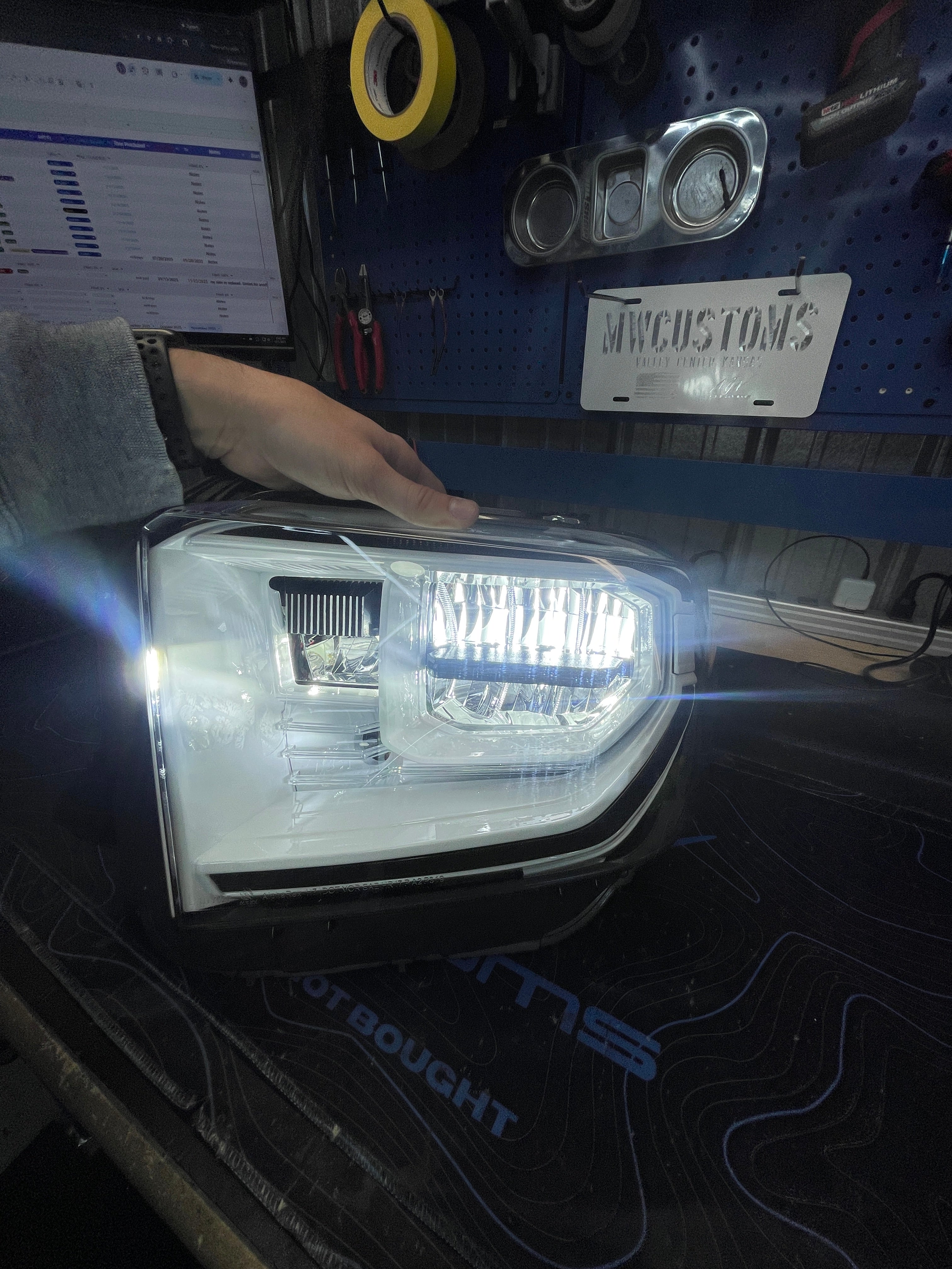 2014 - 21 TOYOTA TUNDRA ALPHAREX LUXX SERIES HEADLIGHT