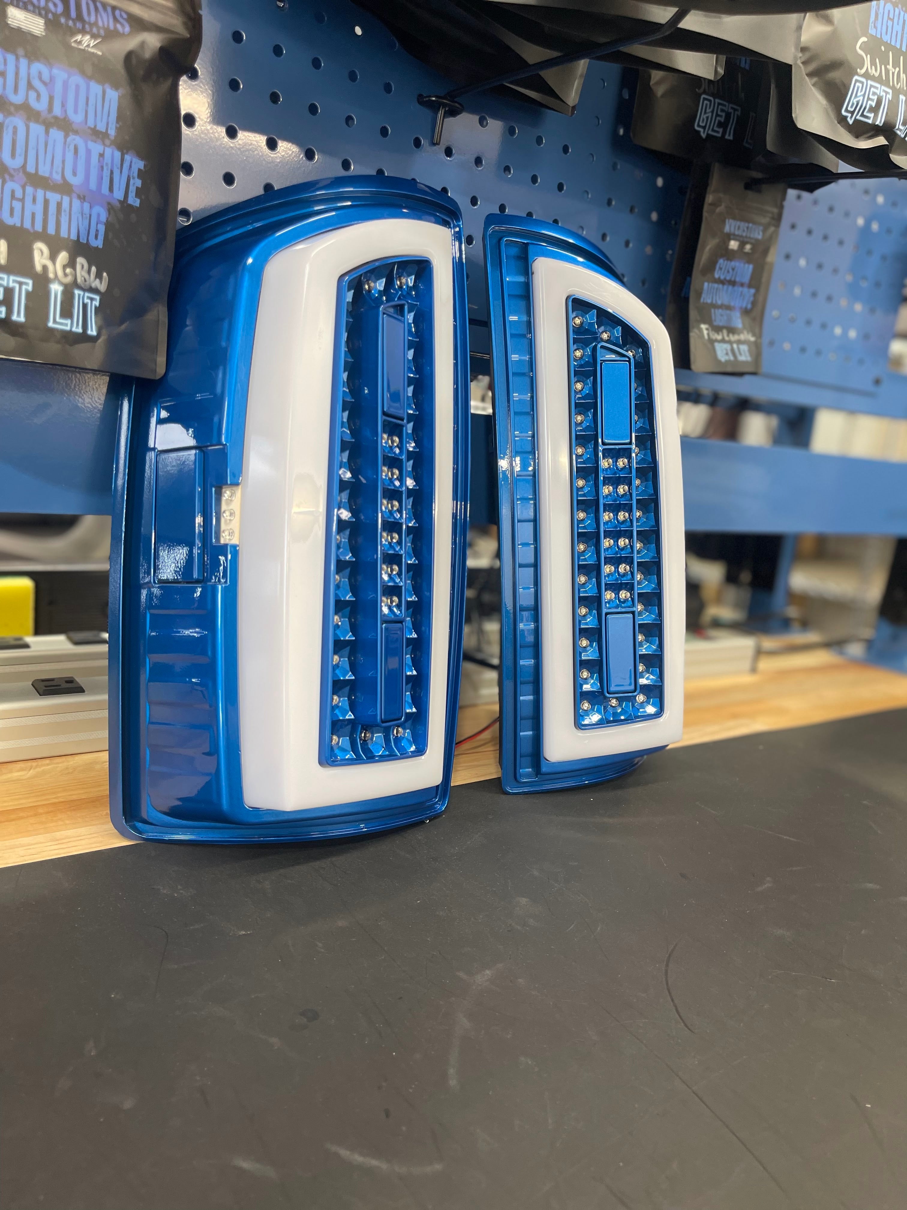 2007-08 DODGE RAM OVAL TAIL LIGHTS