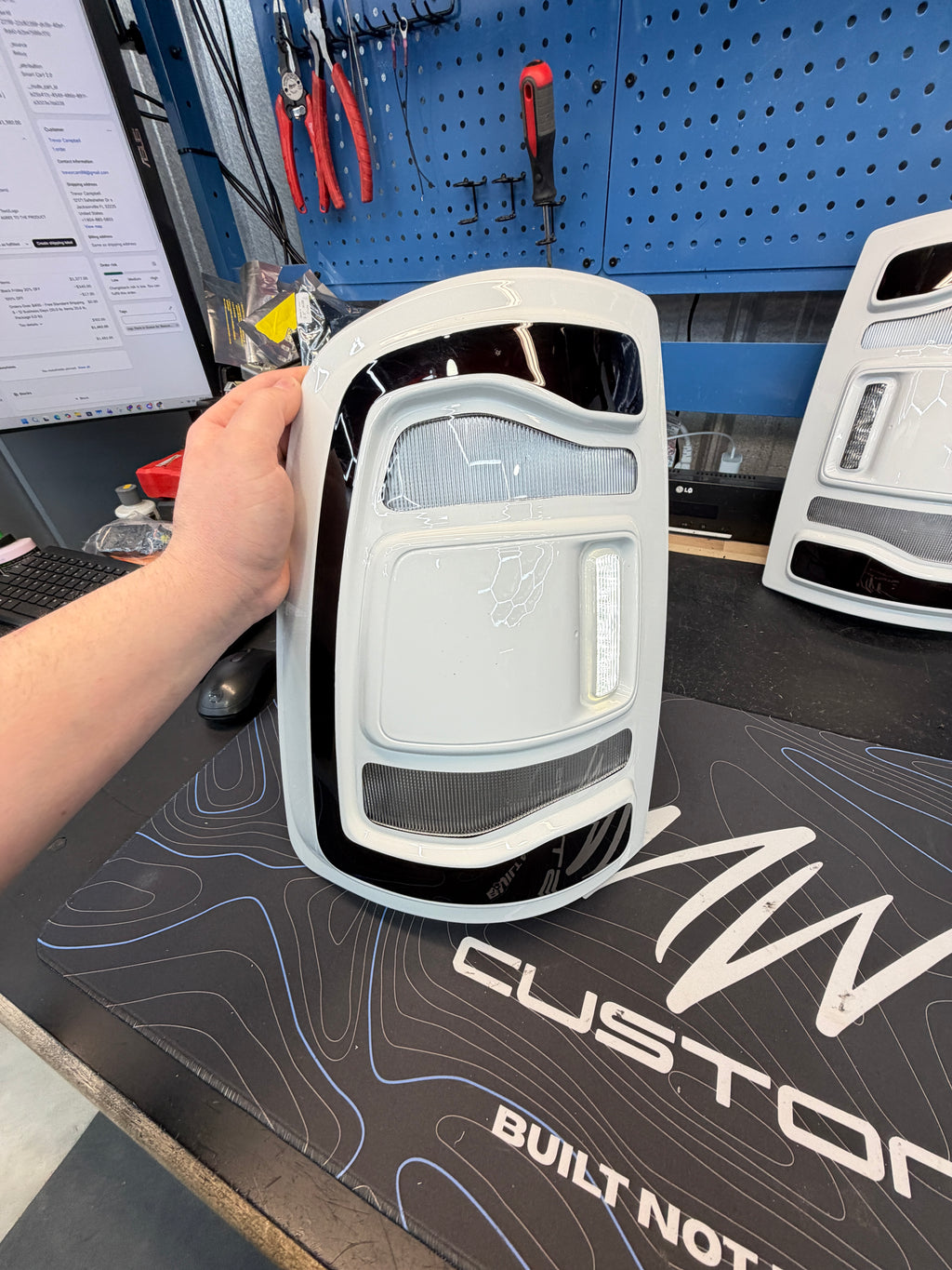 2009-2018 RAM 1500/2500/3500 5th GEN STYLE LED TAIL LIGHT