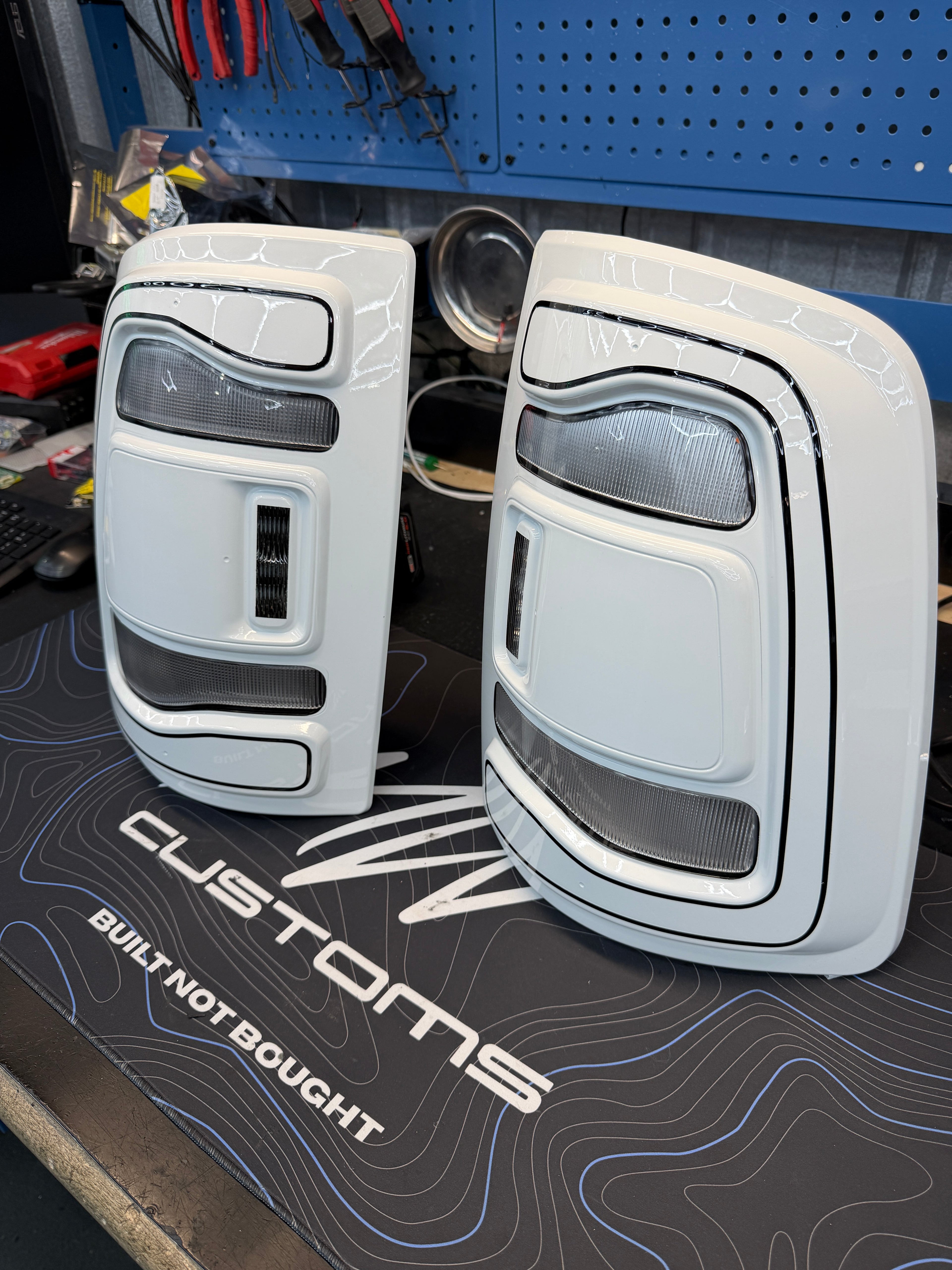 2009-2018 RAM 1500/2500/3500 5th GEN STYLE LED TAIL LIGHT