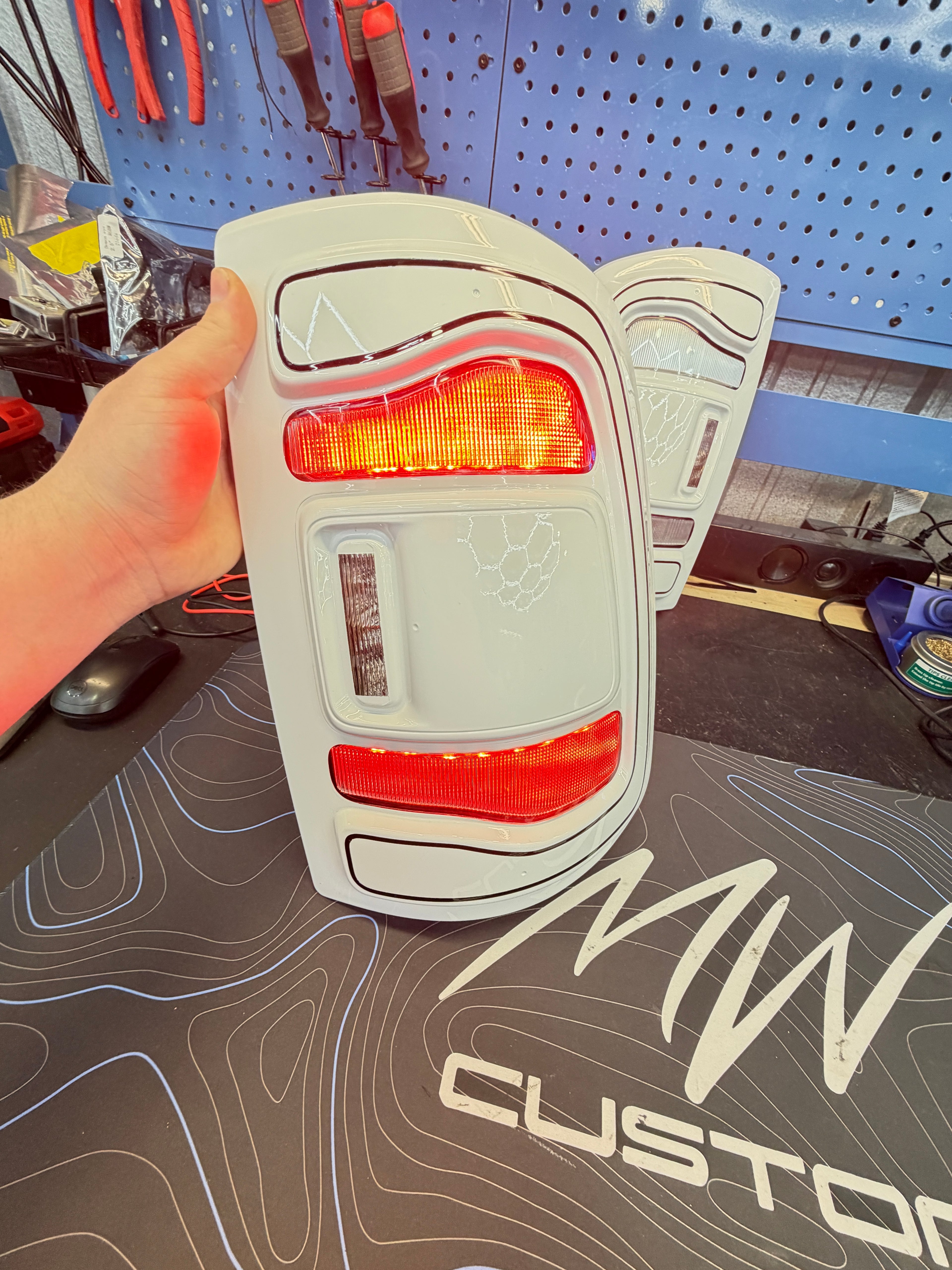 2009-2018 RAM 1500/2500/3500 5th GEN STYLE LED TAIL LIGHT