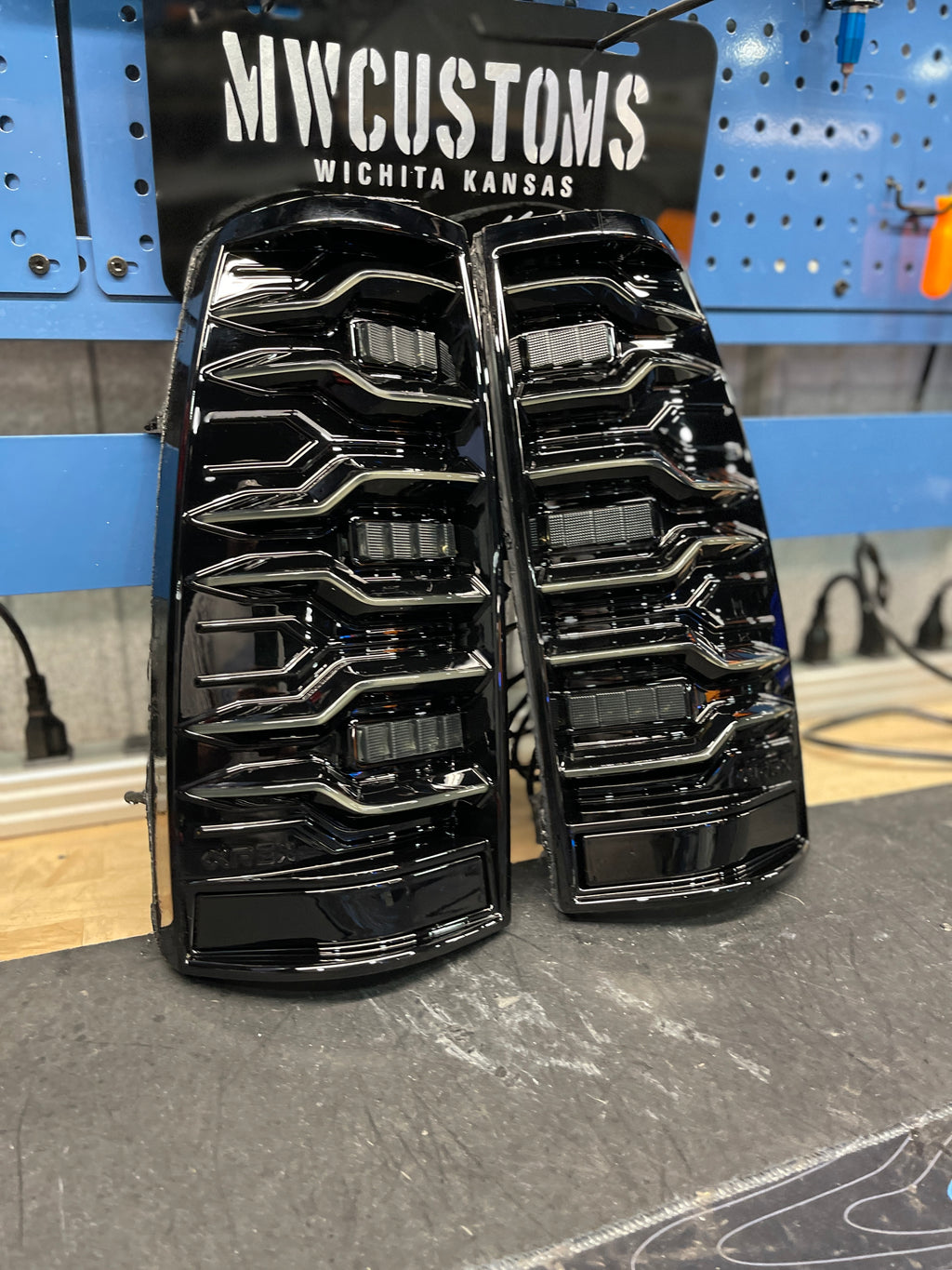 99-06 GMC SIERRA/2003-07 CHEVROLET SILVERADO ALPHAREX TAIL LIGHTS