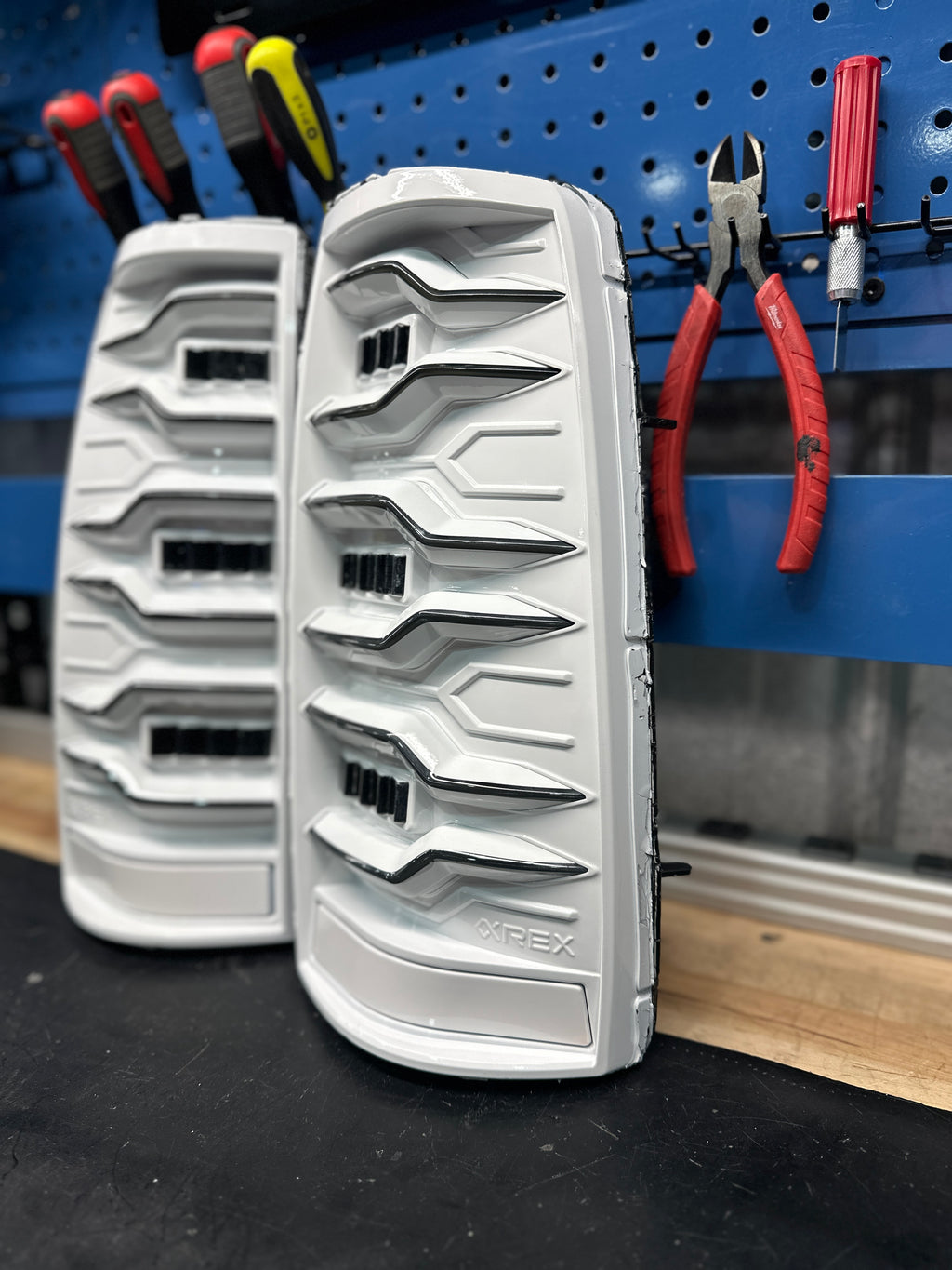 99-06 GMC SIERRA/2003-07 CHEVROLET SILVERADO ALPHAREX TAIL LIGHTS