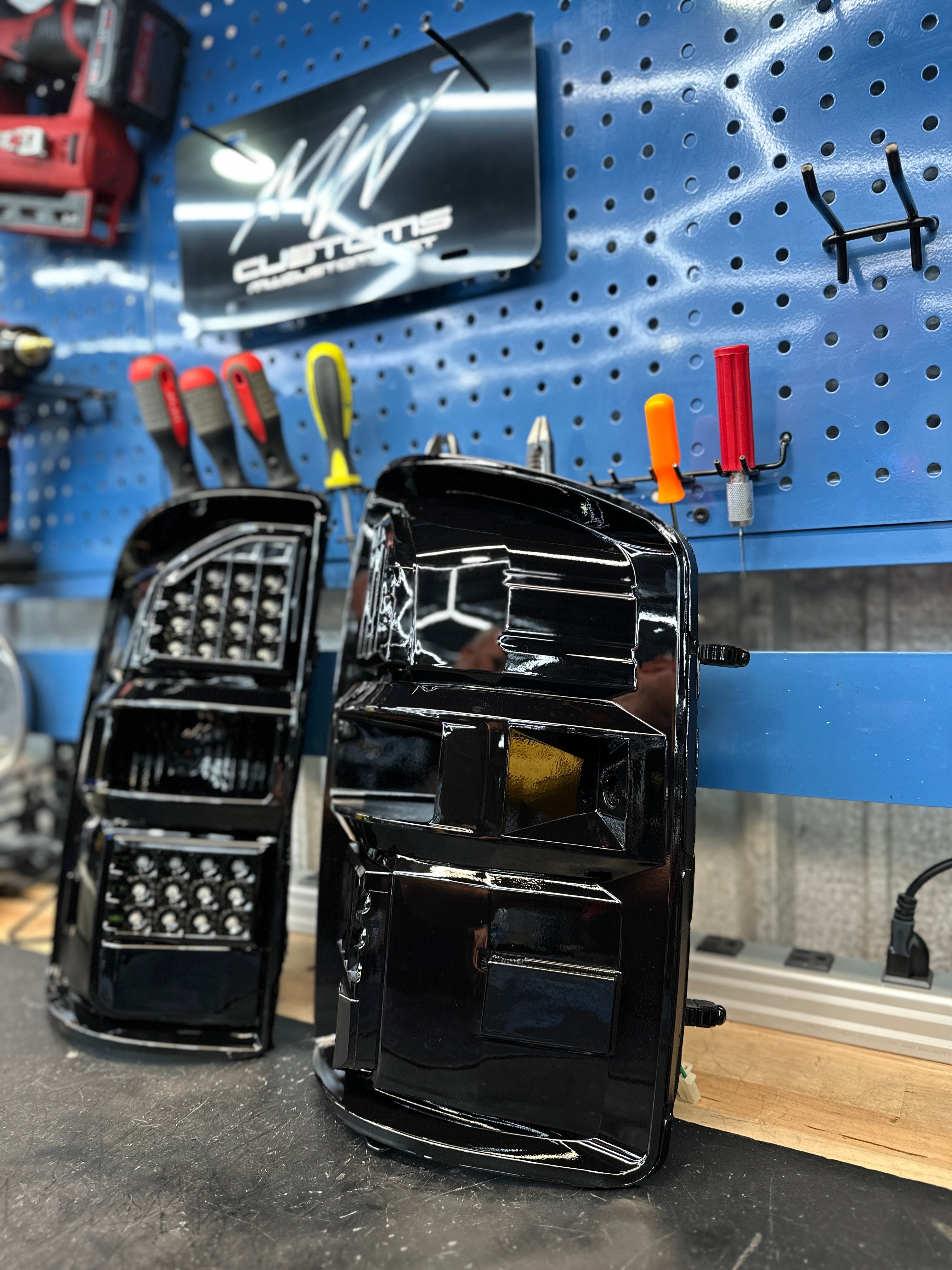 2014-19 GMC SIERRA TAIL LIGHTS